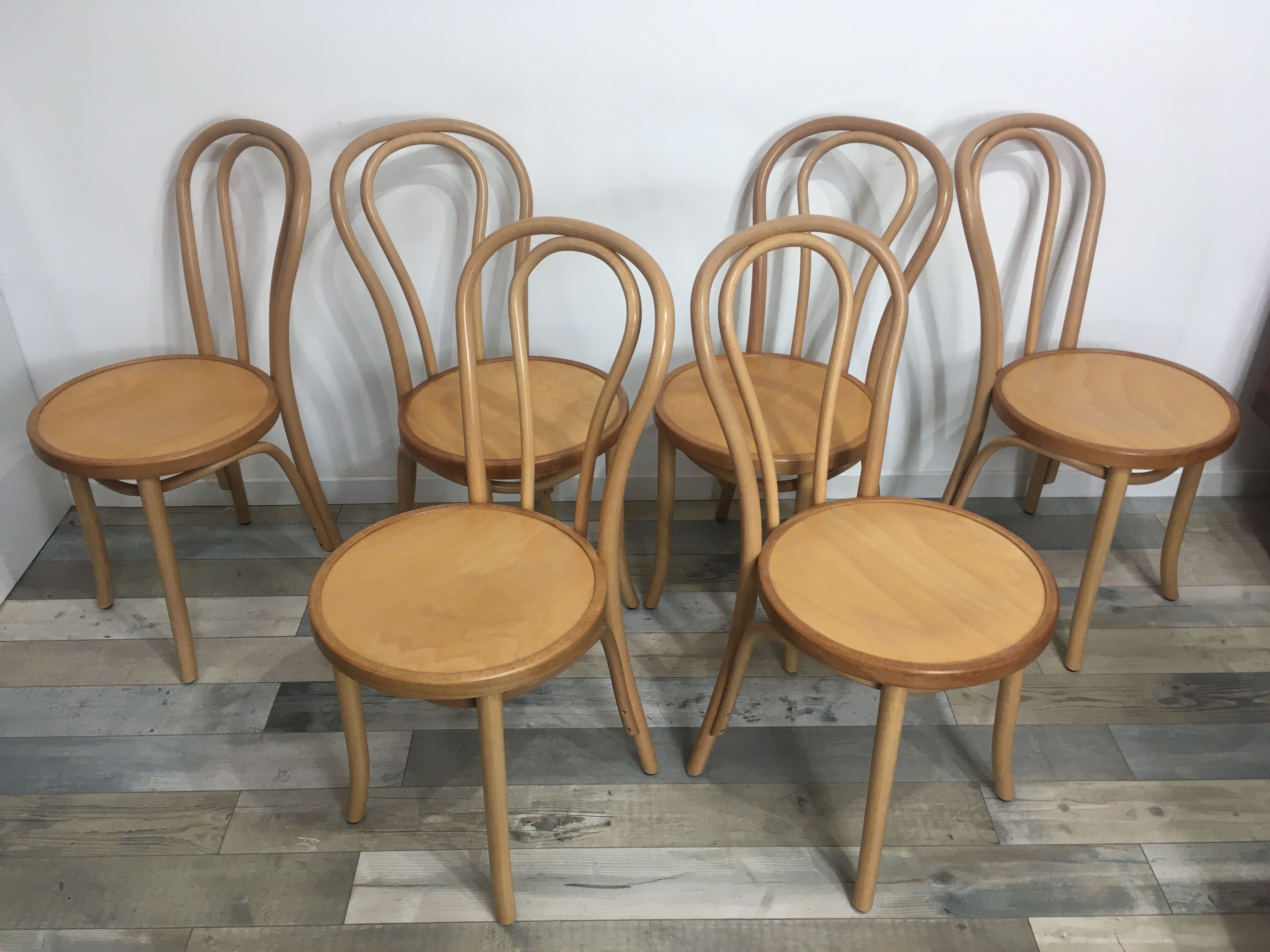 Lot of 6 curved wooden chairs type bistro