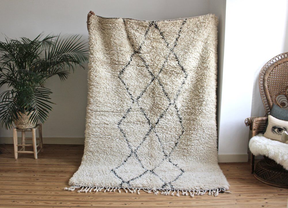 Beni ouarain tribe Marmoucha Berber carpet woven to the Morocco  238x165cm