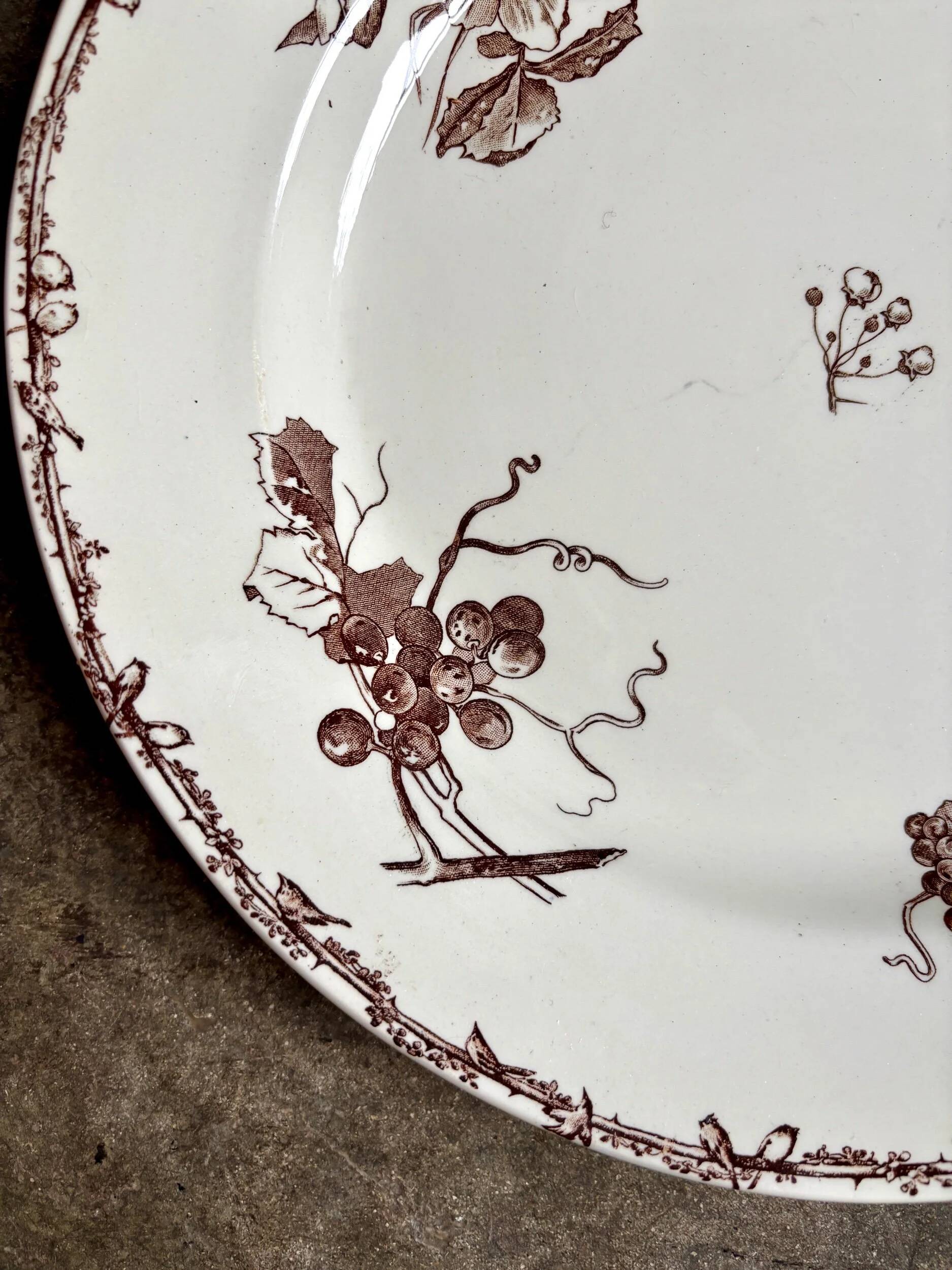 HB & Cie round brown ironstone dish