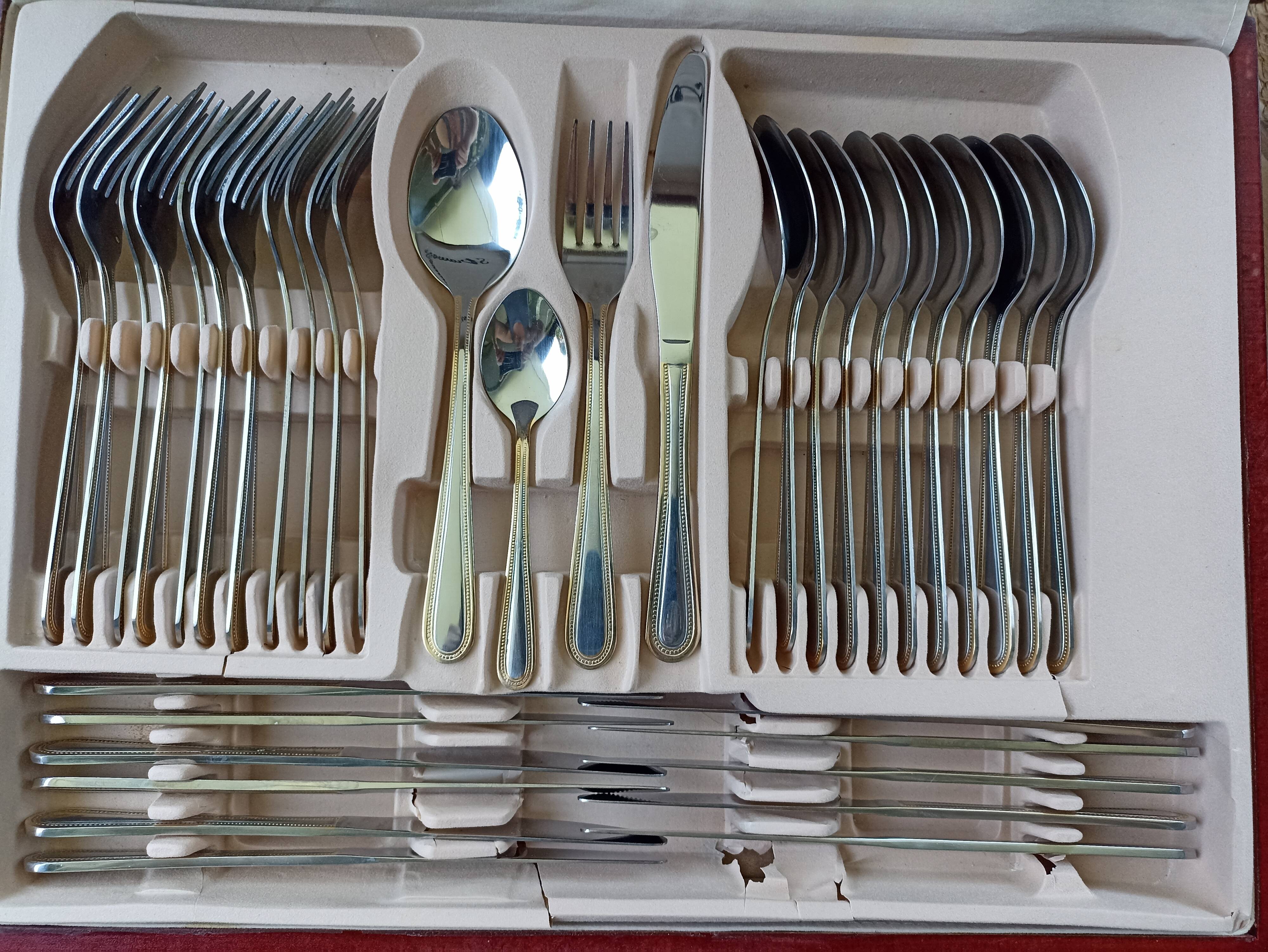 Ménagère complète et son coffre