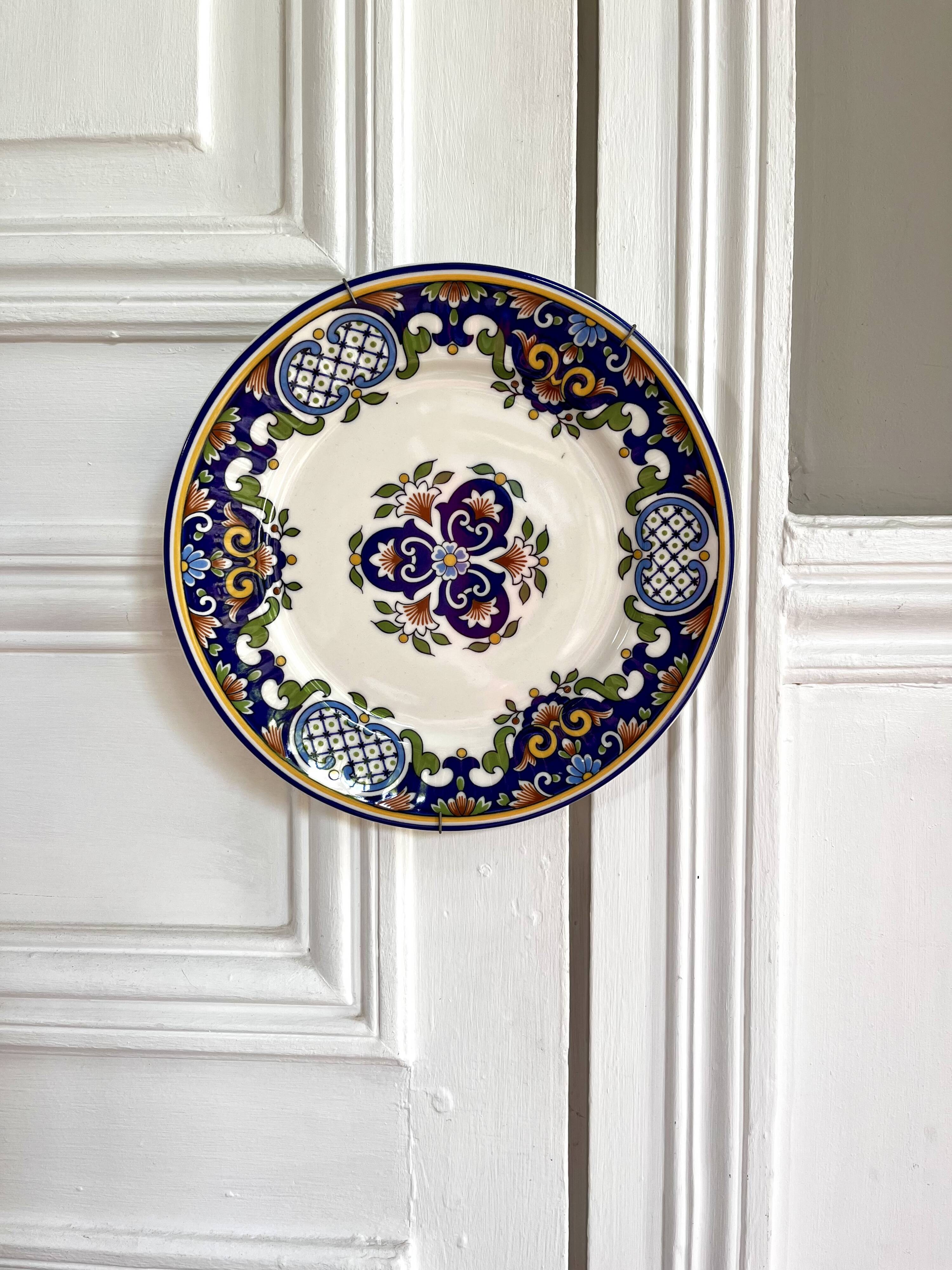 Vintage decorative plate and wall mount