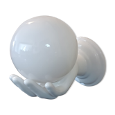 Main en céramique blanche et globe en opaline années 70