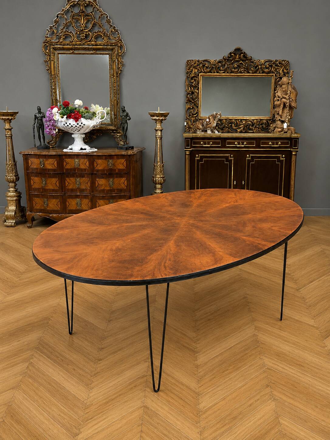 Large oval dining table – Jacobsen design 20th century