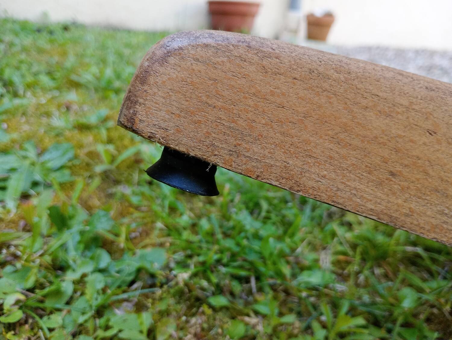 Round table in white formica and wood