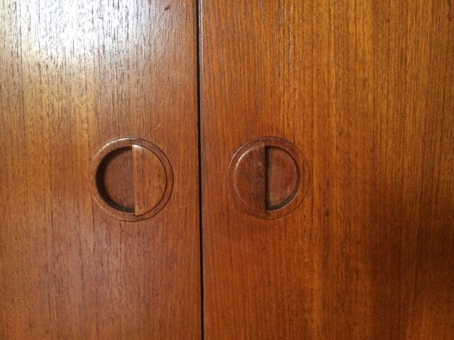 Scandinavian string with two caissons and five drawers.