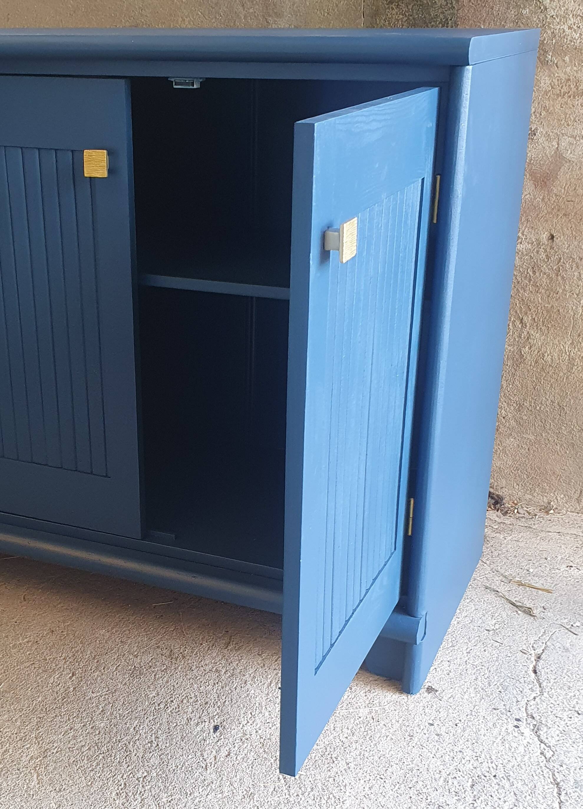 2-door chest of drawers