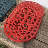 Duo of oval red and green cast iron trivets 60s 70s