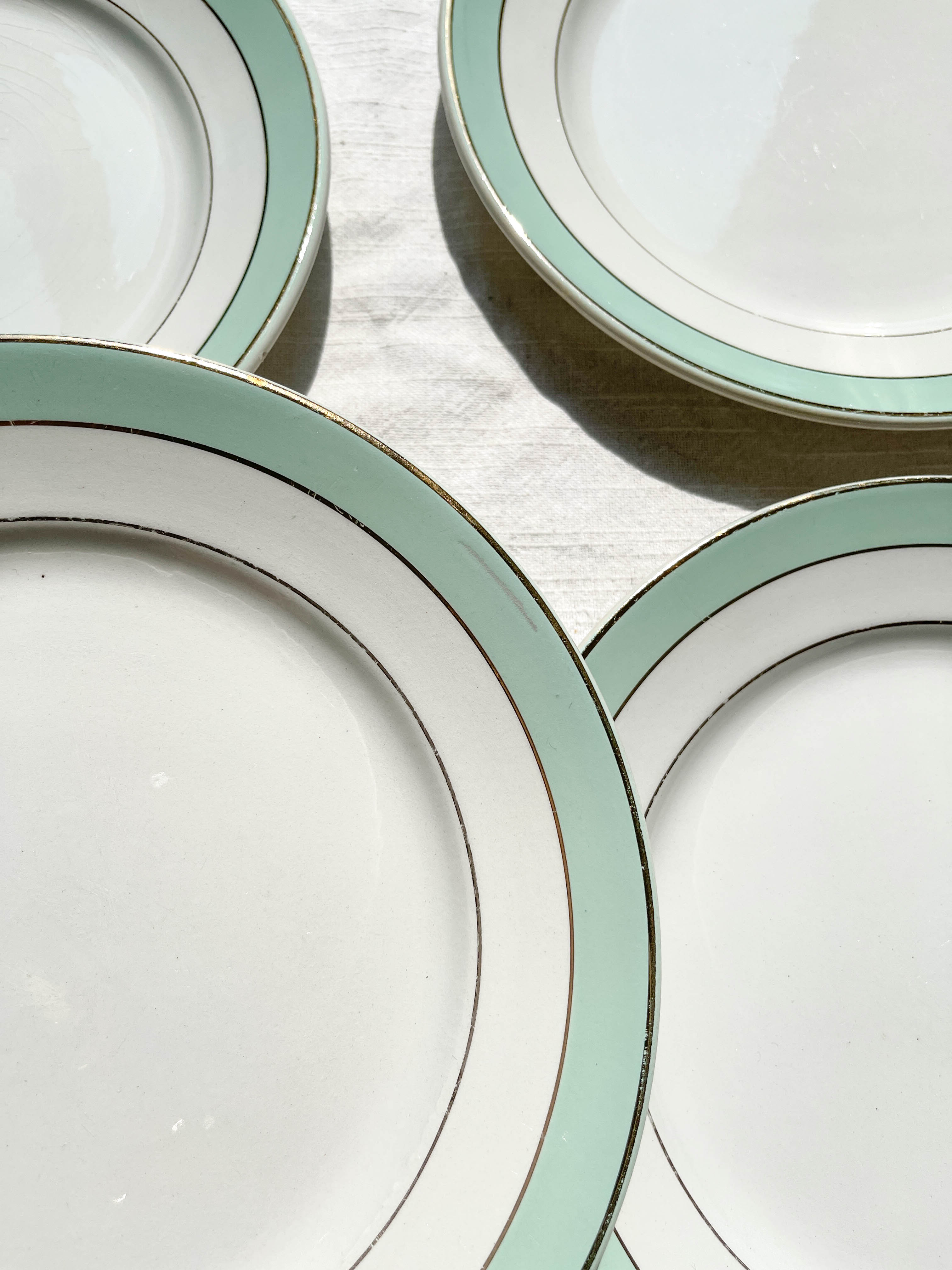 6 Badonviller flat plates in white, green and gold earthenware