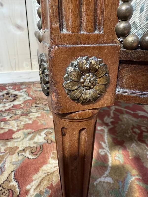 Bergère gondole Louis XVI avec son repose-pied en acajou