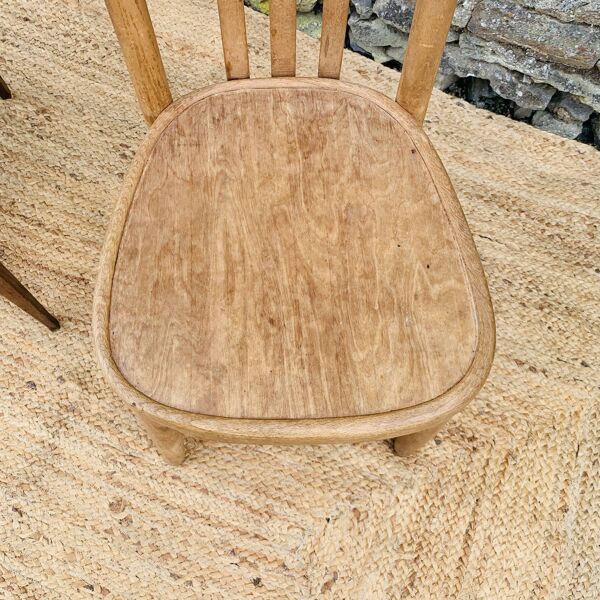 2 chaises dépareillées
