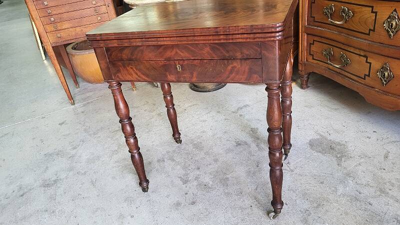 TABLE A JEUX EN ACAJOU ECRITOIRE BUREAU