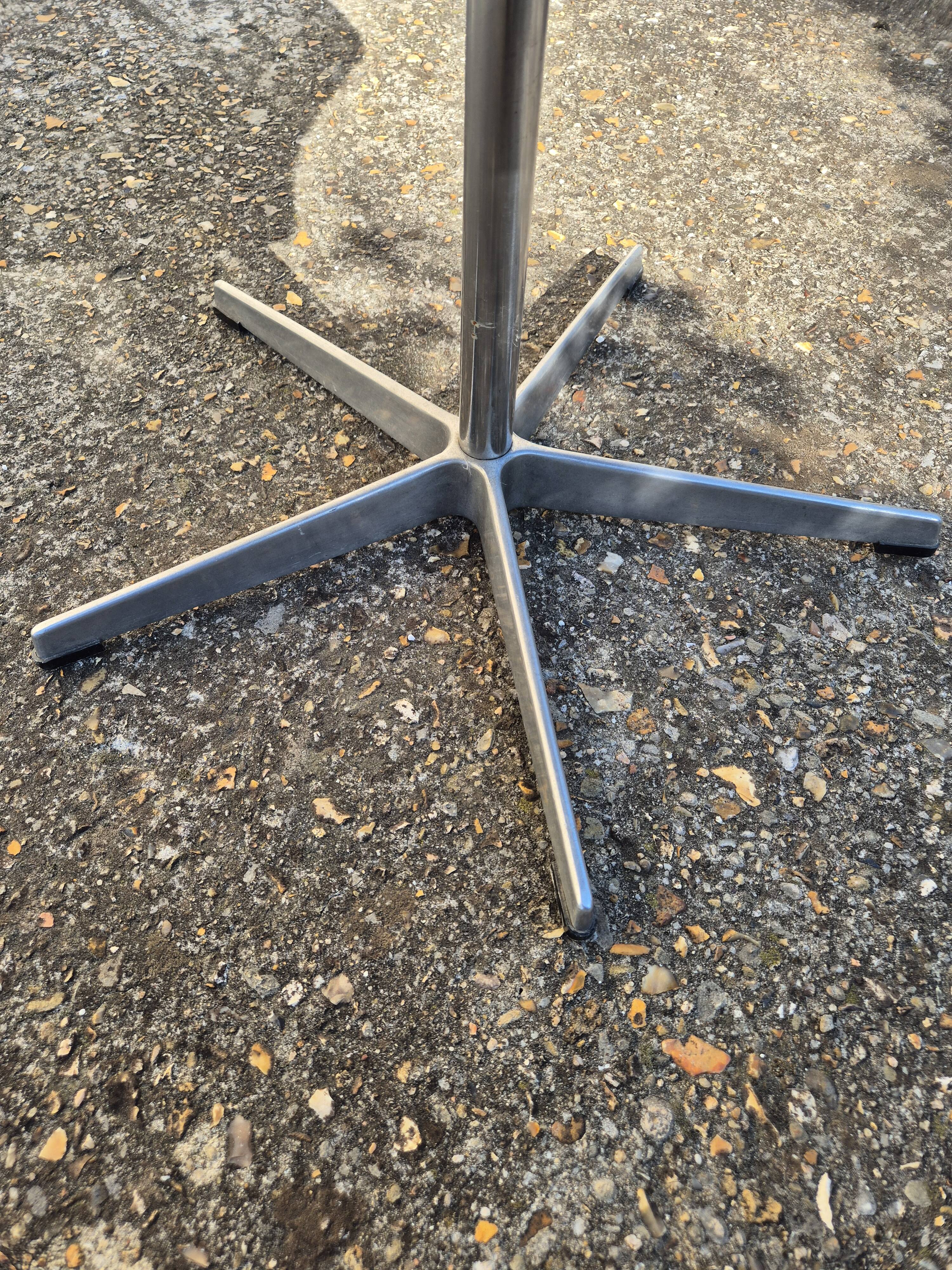 Arne Jacobsen – Oxford Chair model 316 – published by Fritz Hansen