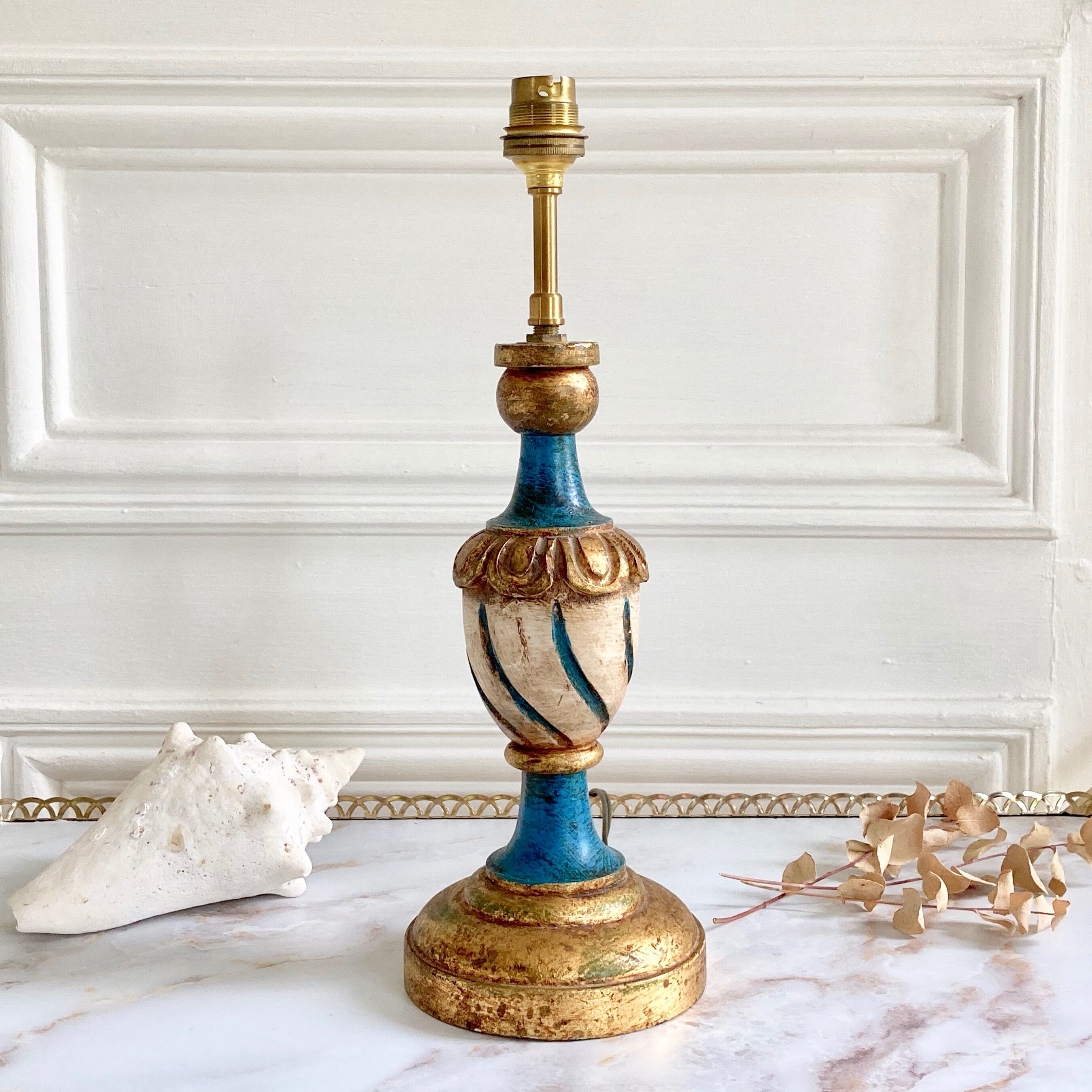 Gilded wooden lamp base