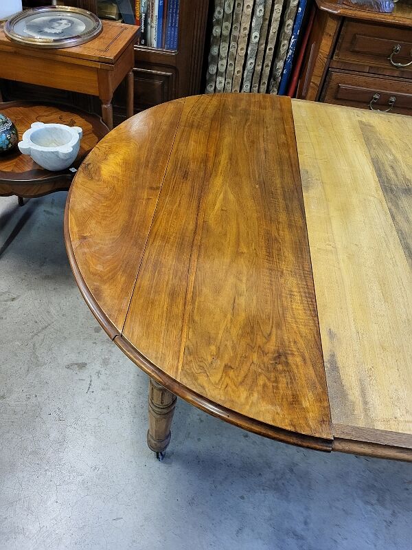 Table 6 pieds en noyer blond de 356 cm de long ouverte avec 5 allonges n10