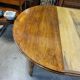 Table 6 pieds en noyer blond de 356 cm de long ouverte avec 5 allonges n10