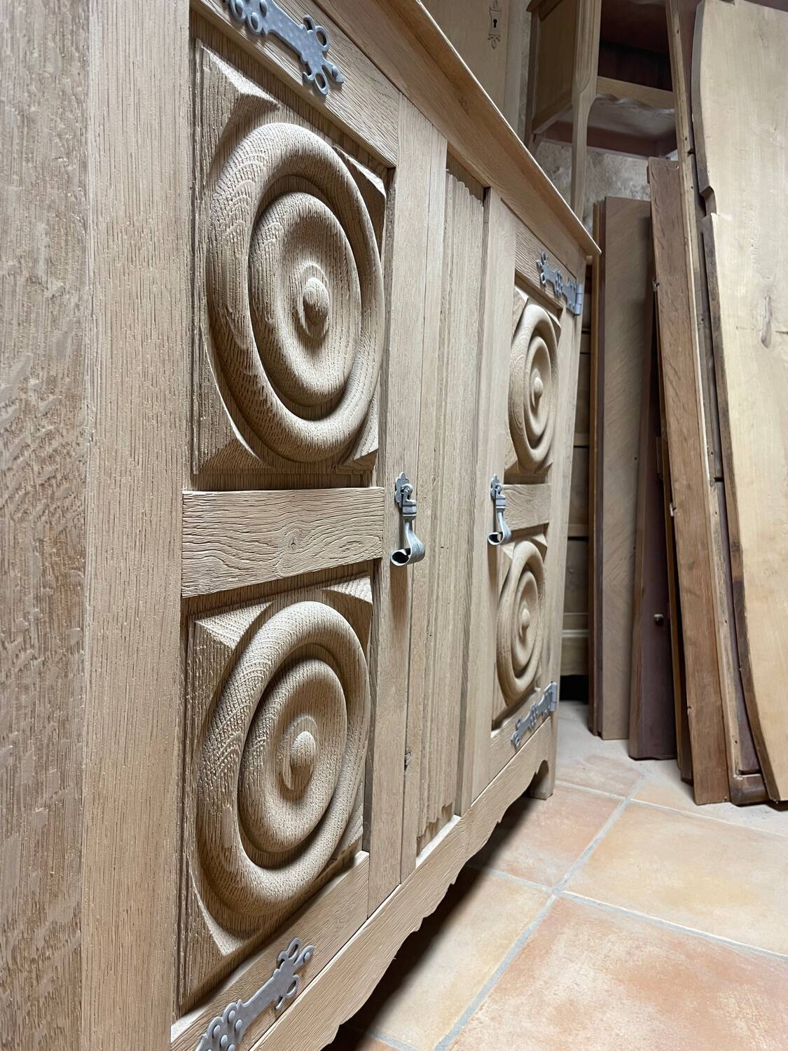 Low furniture in sanded/shot-blasted solid oak - Breton style