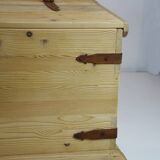Coffee table chest