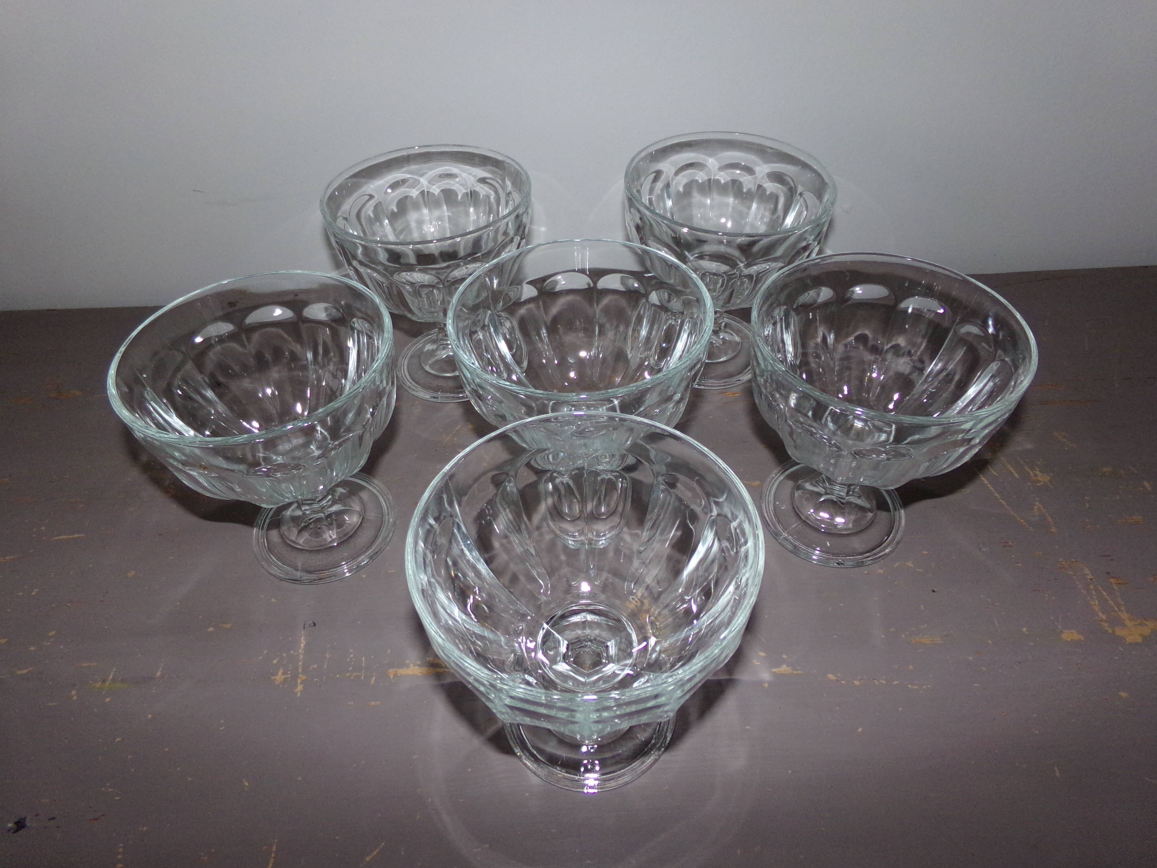 6 ice cream or dessert cups on foot