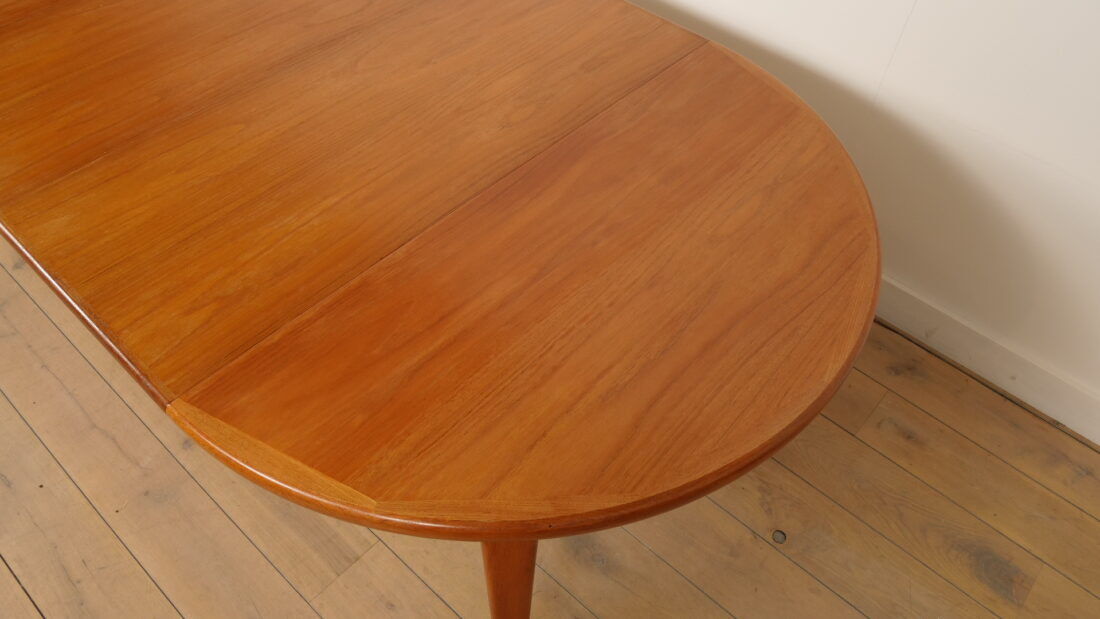 Vintage round dining table | Teak | Extendable | 120–220 cm