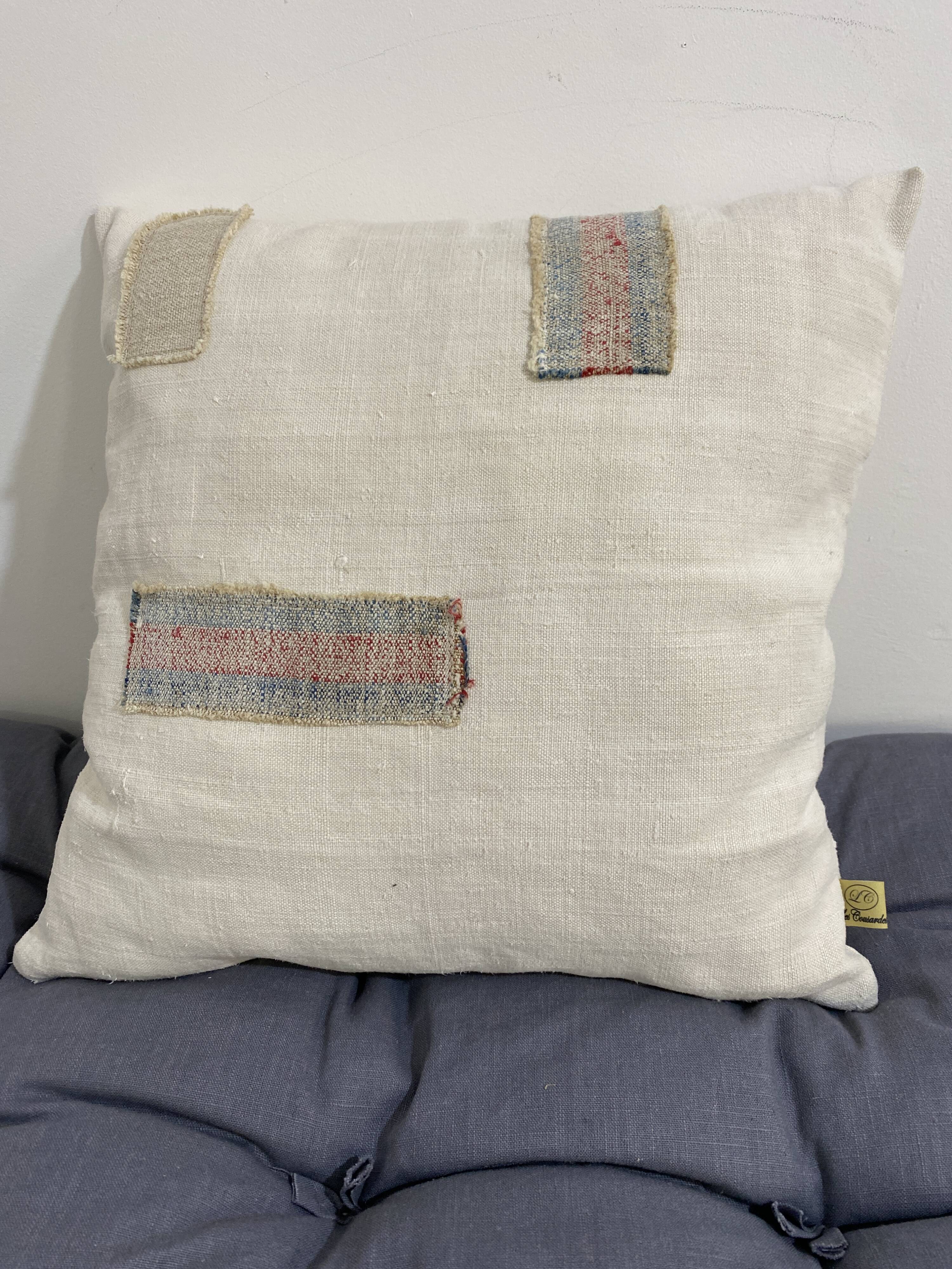 Square cushion in vintage fabric, Kilim style.