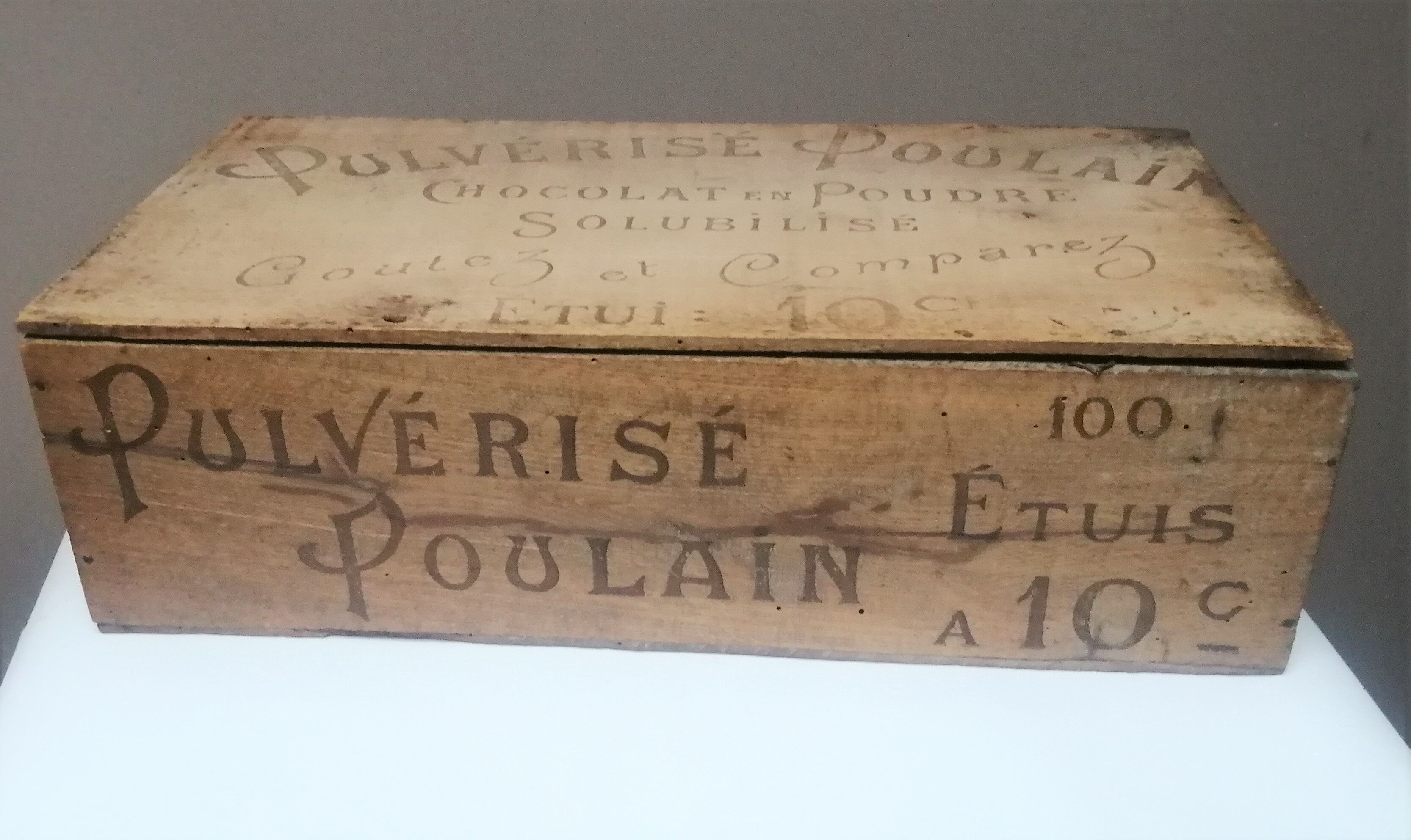 Wooden box chocolat poulain