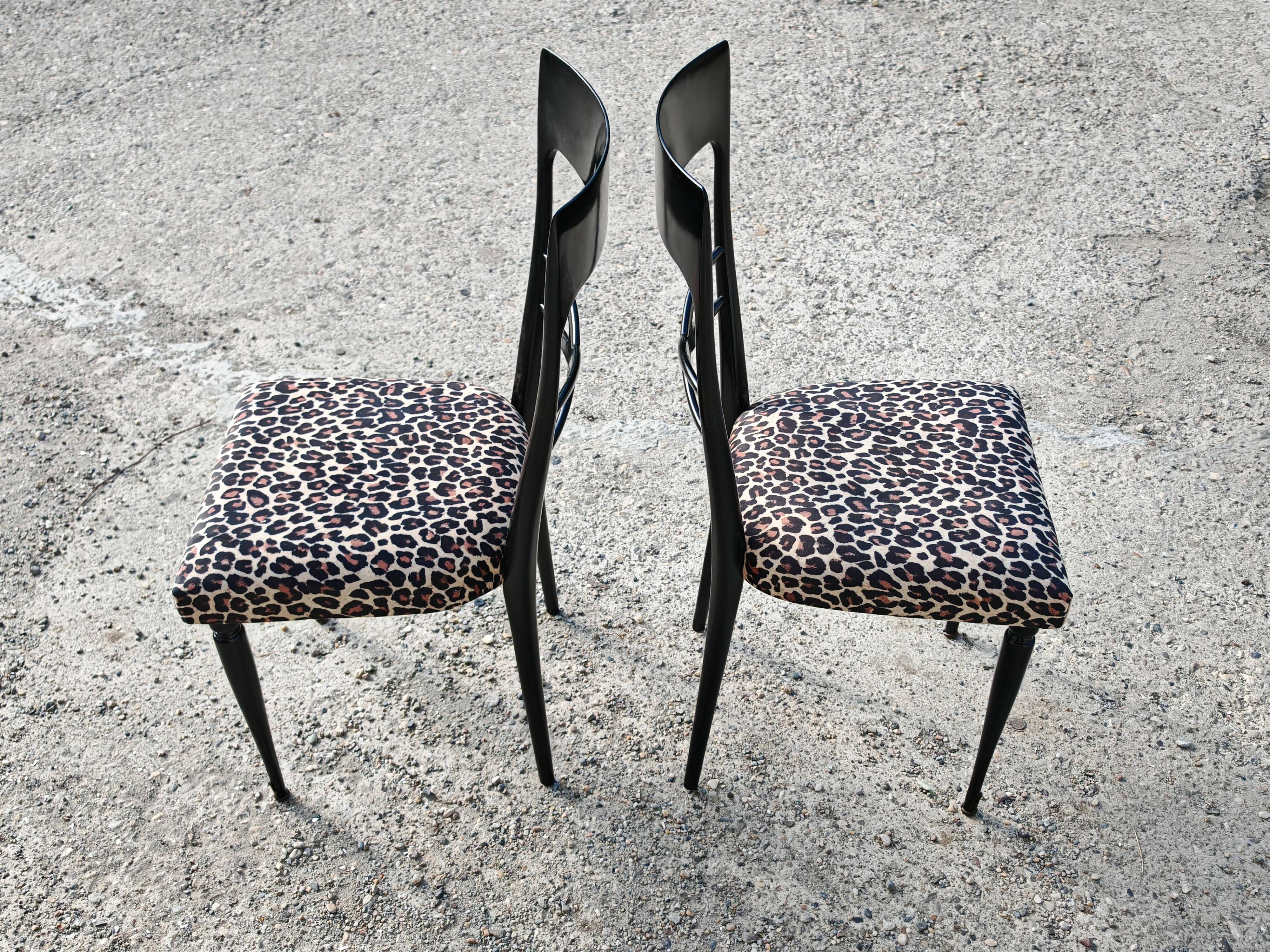 Set de 6 chaises salle à manger Mid Century laque noire peluche imprimé léopard