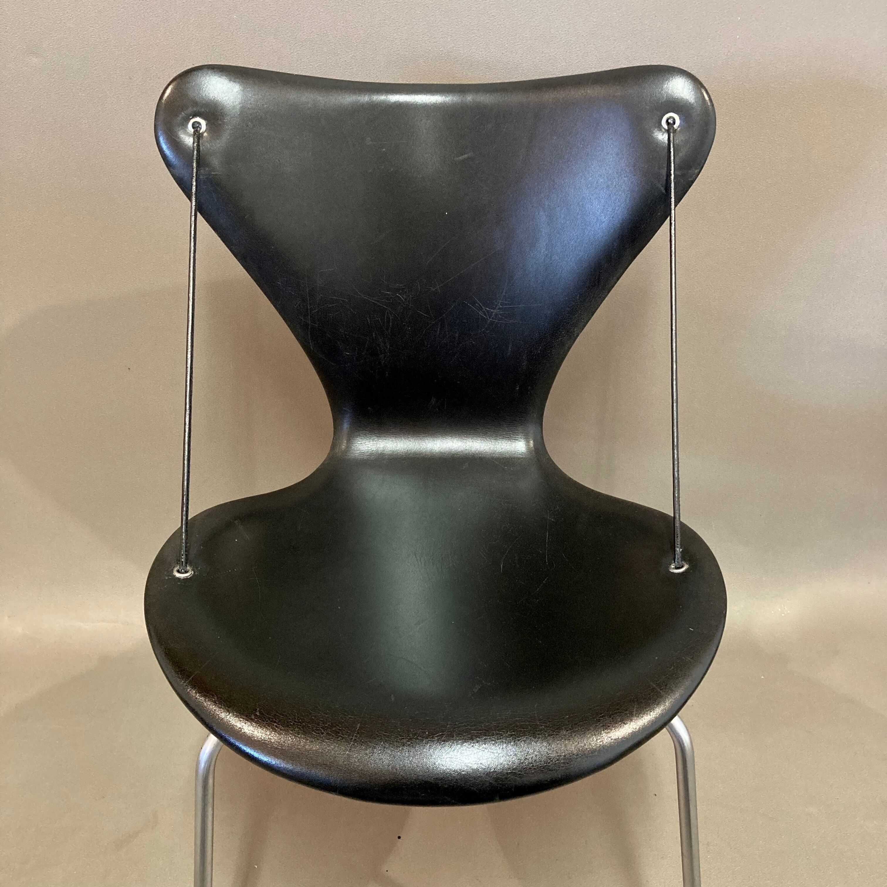 Set of 4 Arne Jacobsen chairs.