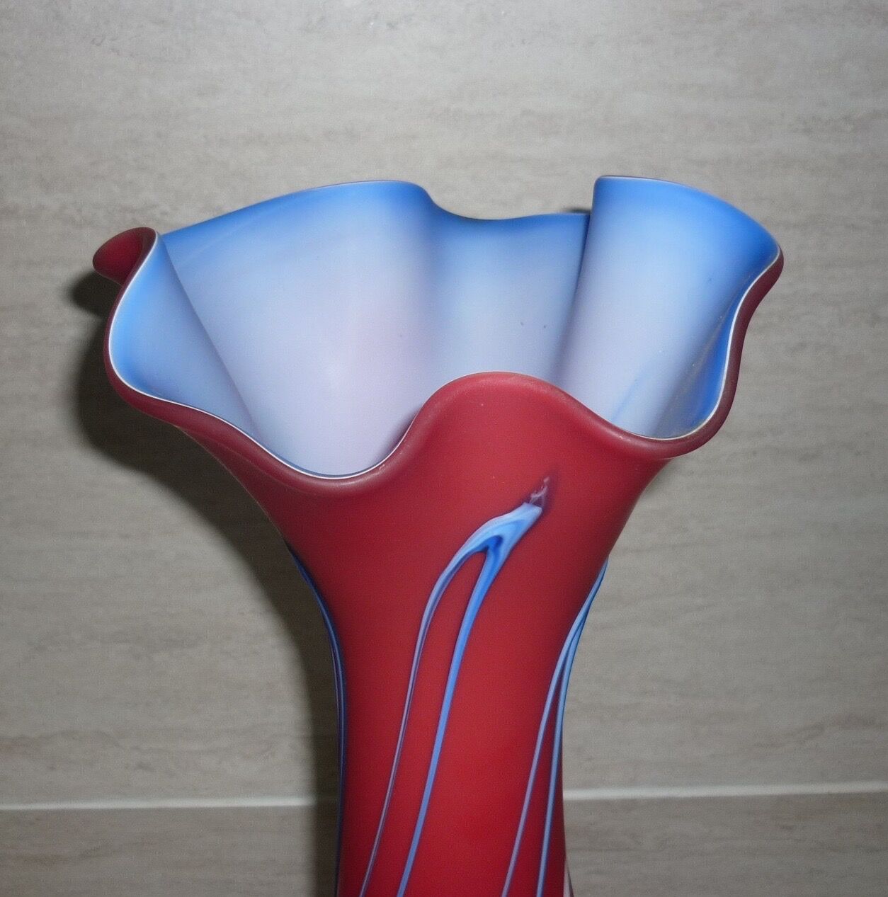 Vase rouge en verre double épaisseur opaque 44 cm