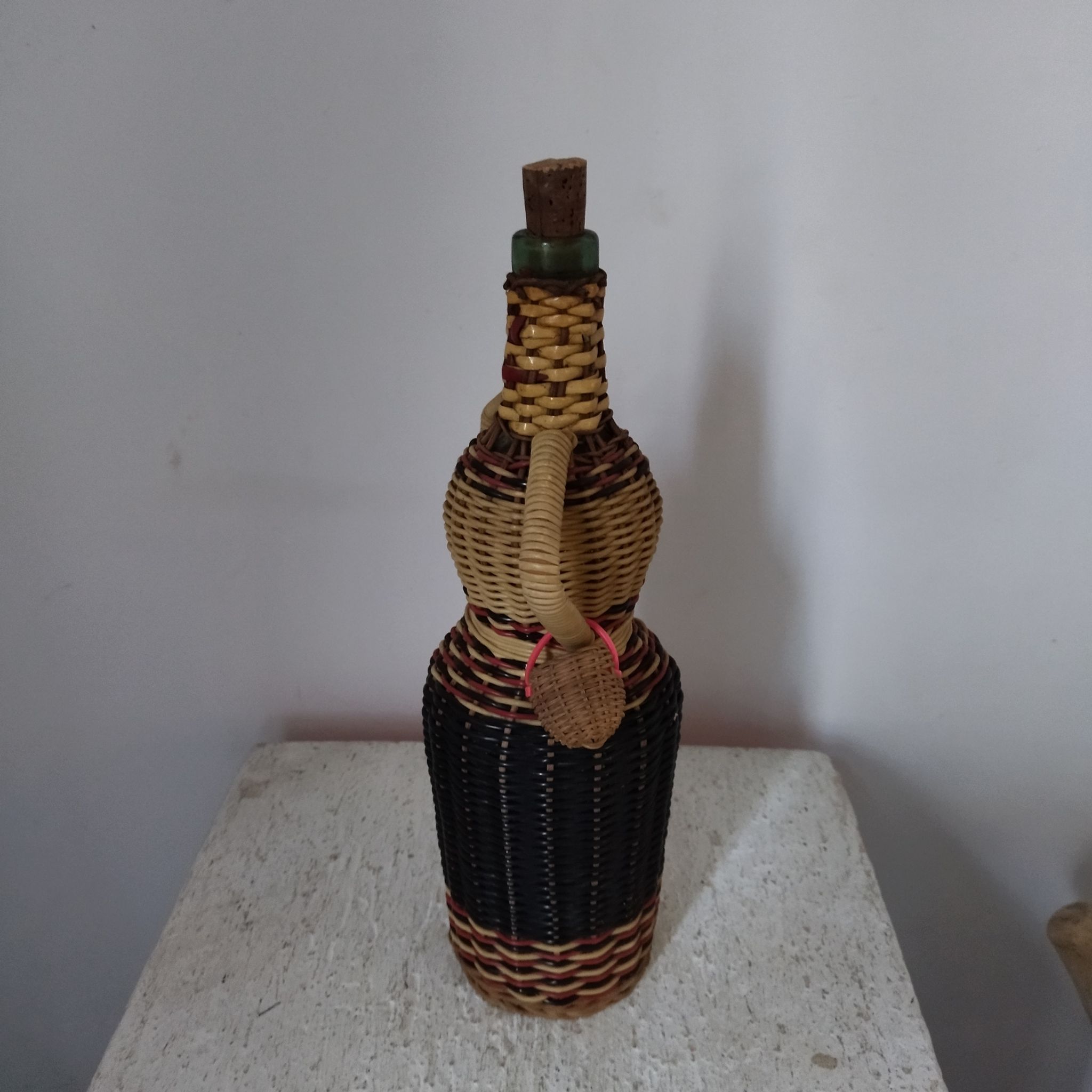 Bouteille anthropomorphe verre et rotin années 50