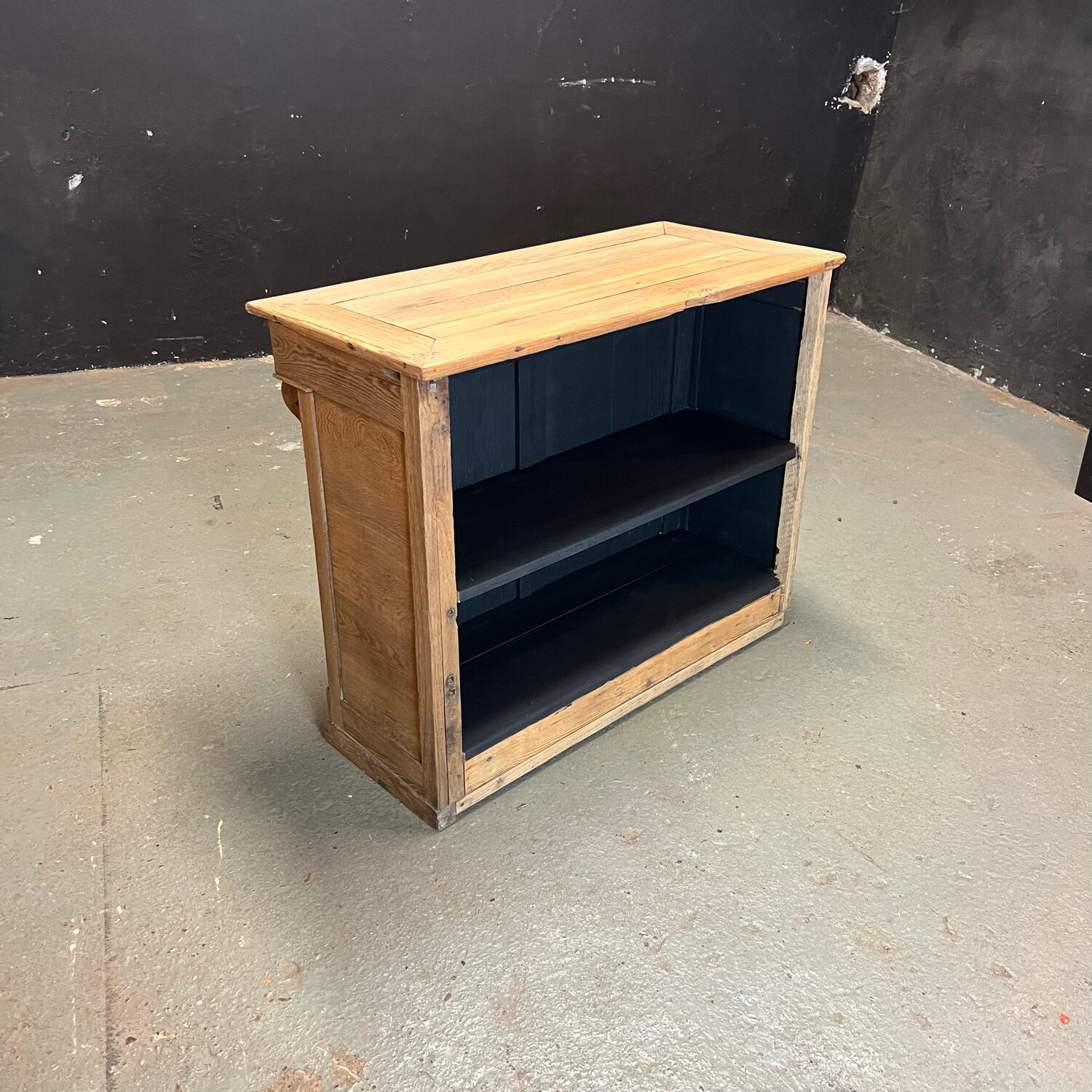 Oak box counter