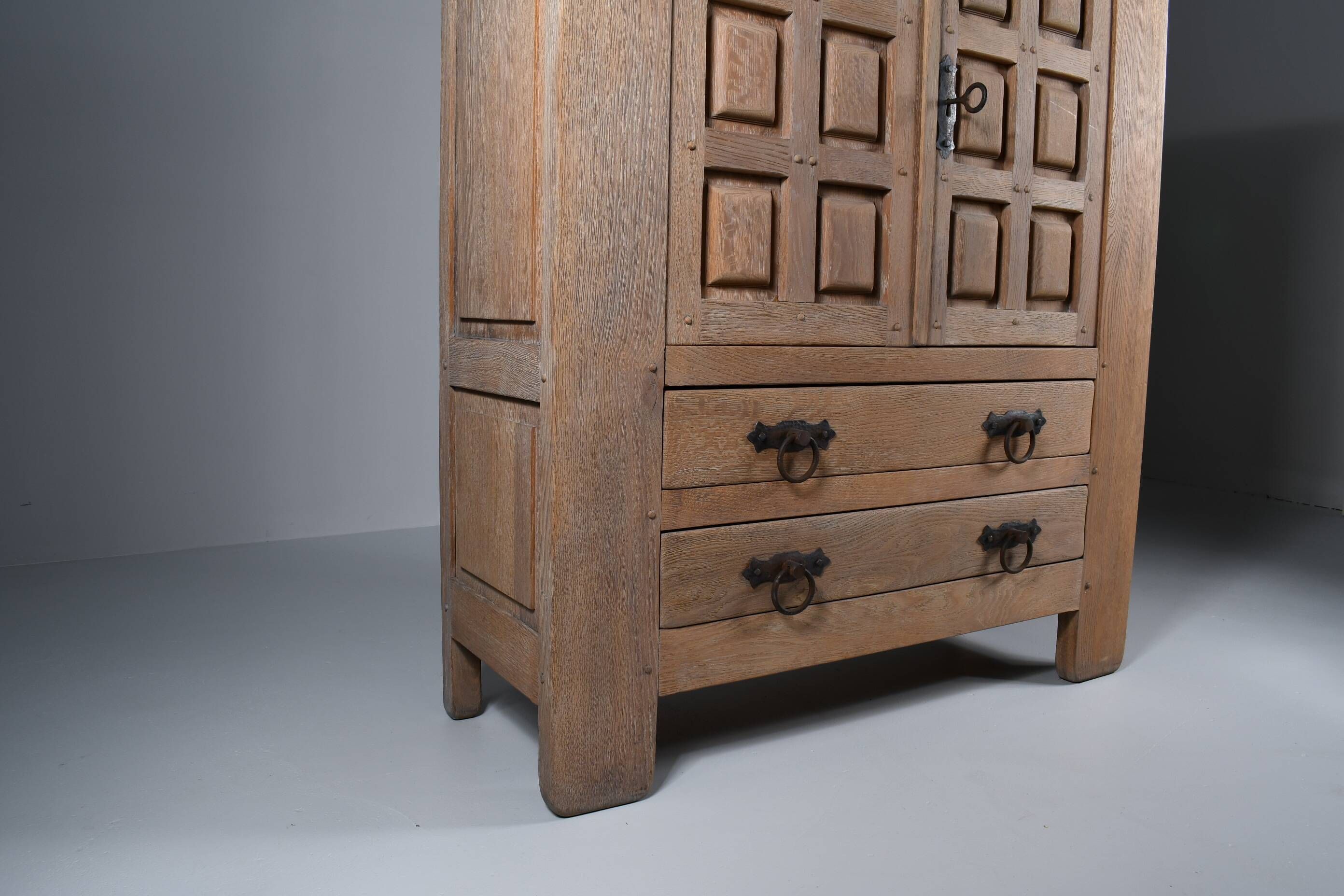 Cabinet vintage en chêne blanchi