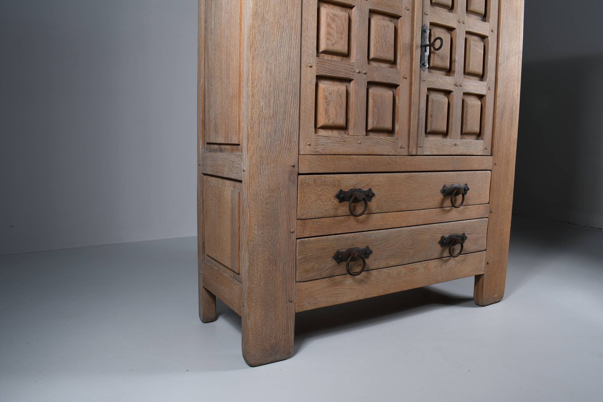 Cabinet vintage en chêne blanchi