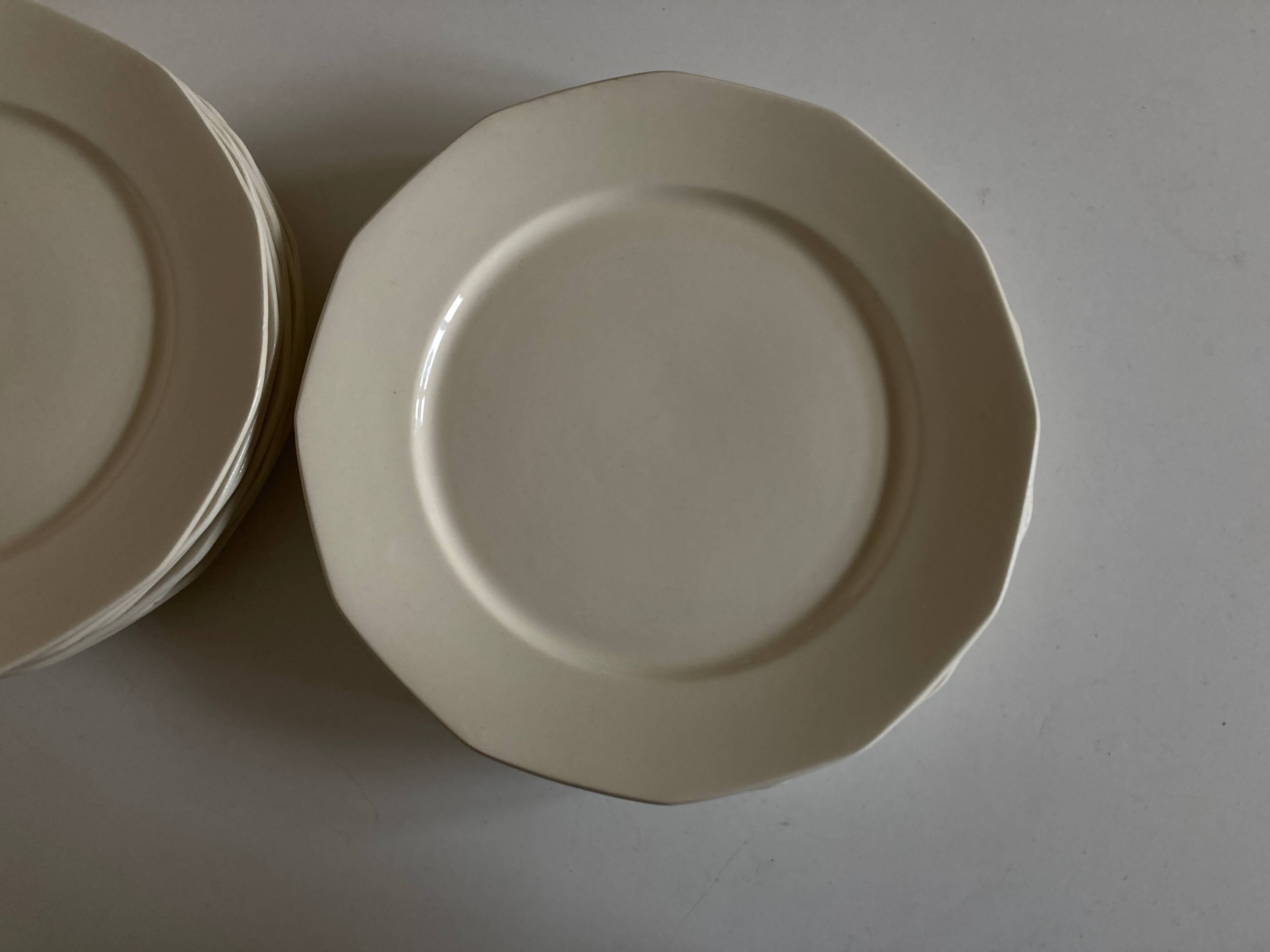 Set of 12 modernist ivory dinner plates in ironstone from 1940.