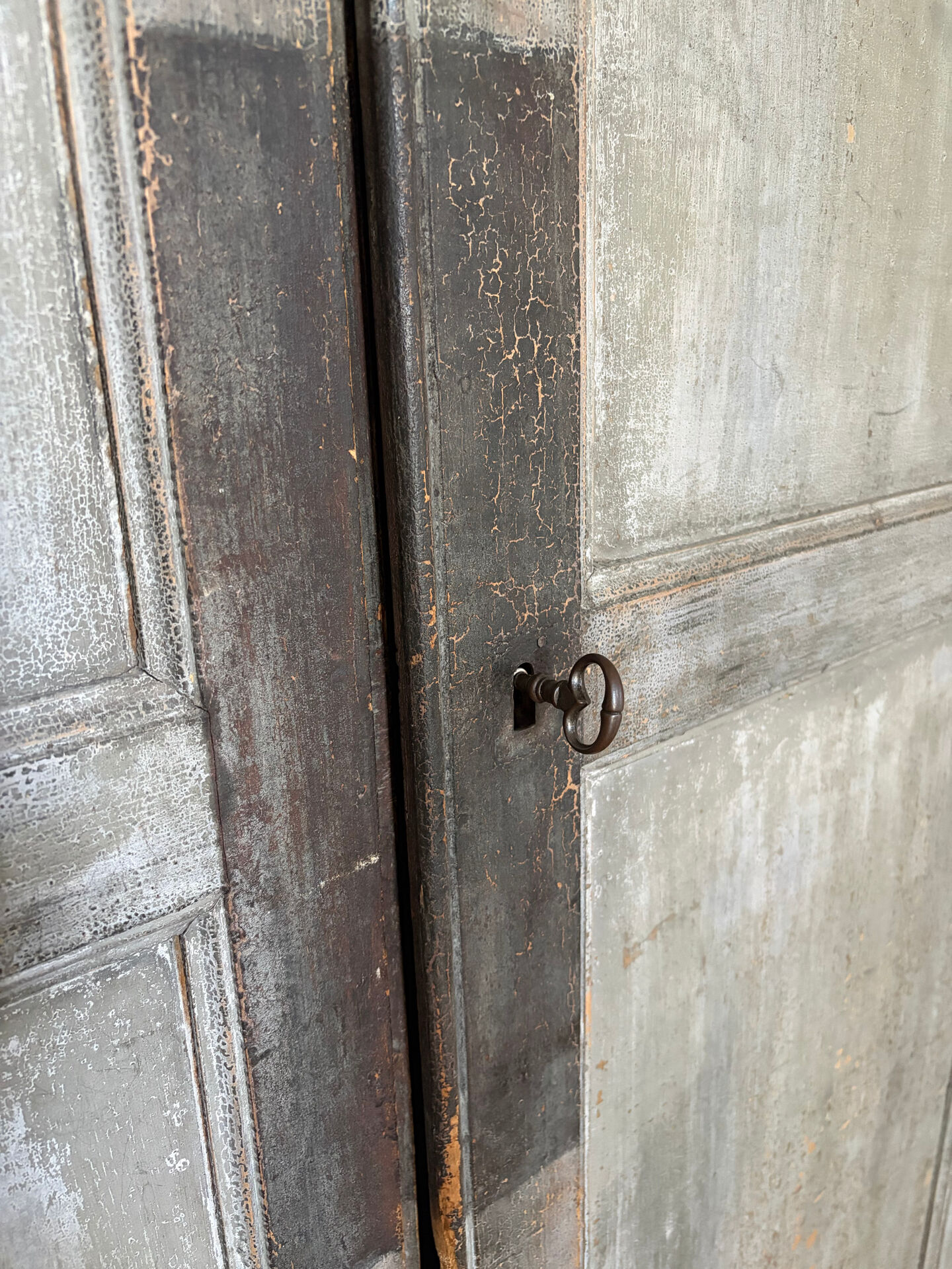 Antique Provençal wardrobe with a patina