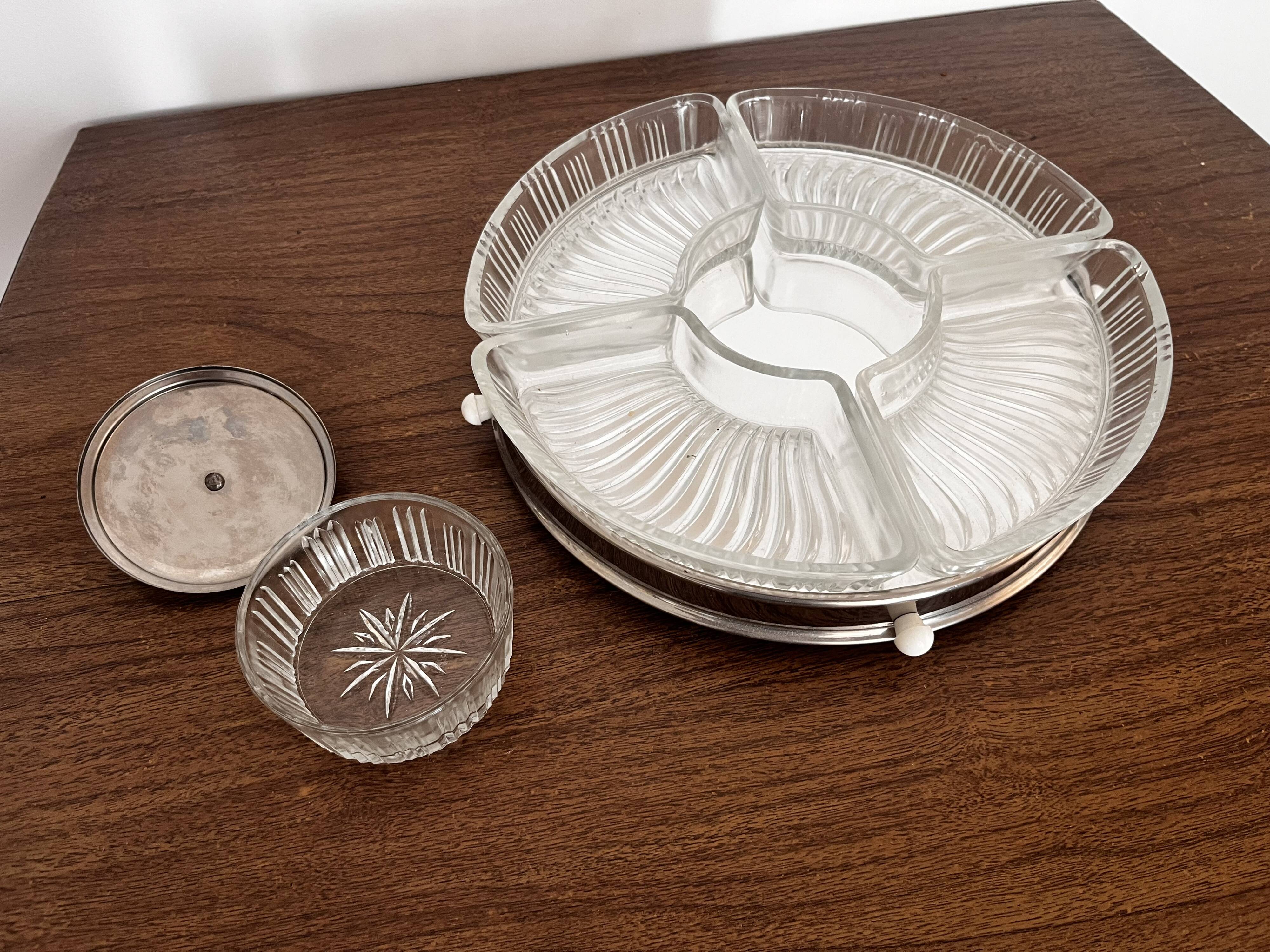 Serving dish on a mirror tray