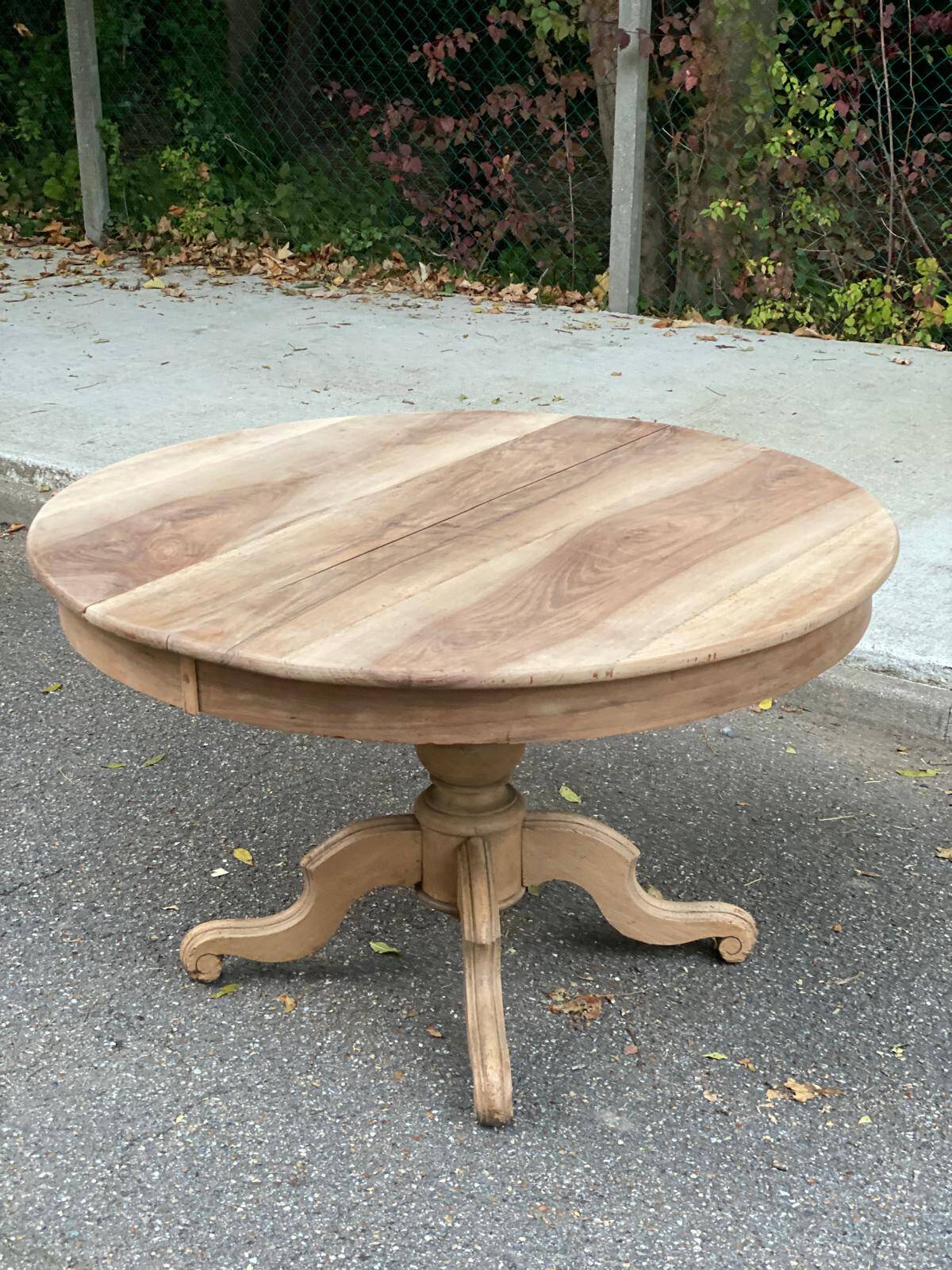 Table à manger ronde pied central extensible en chêne massif du 18ème 210