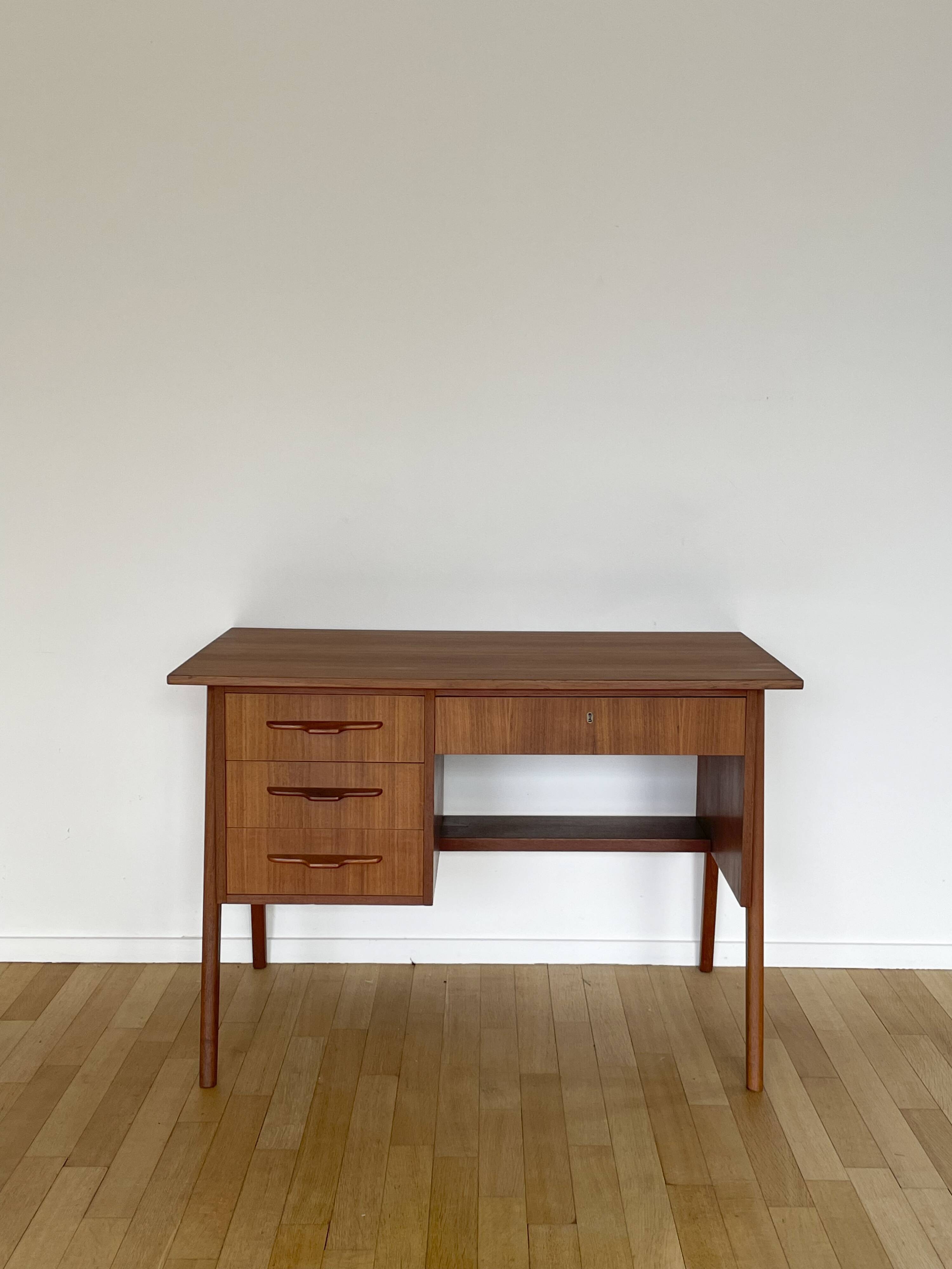 Bureau scandinave en teck 1960