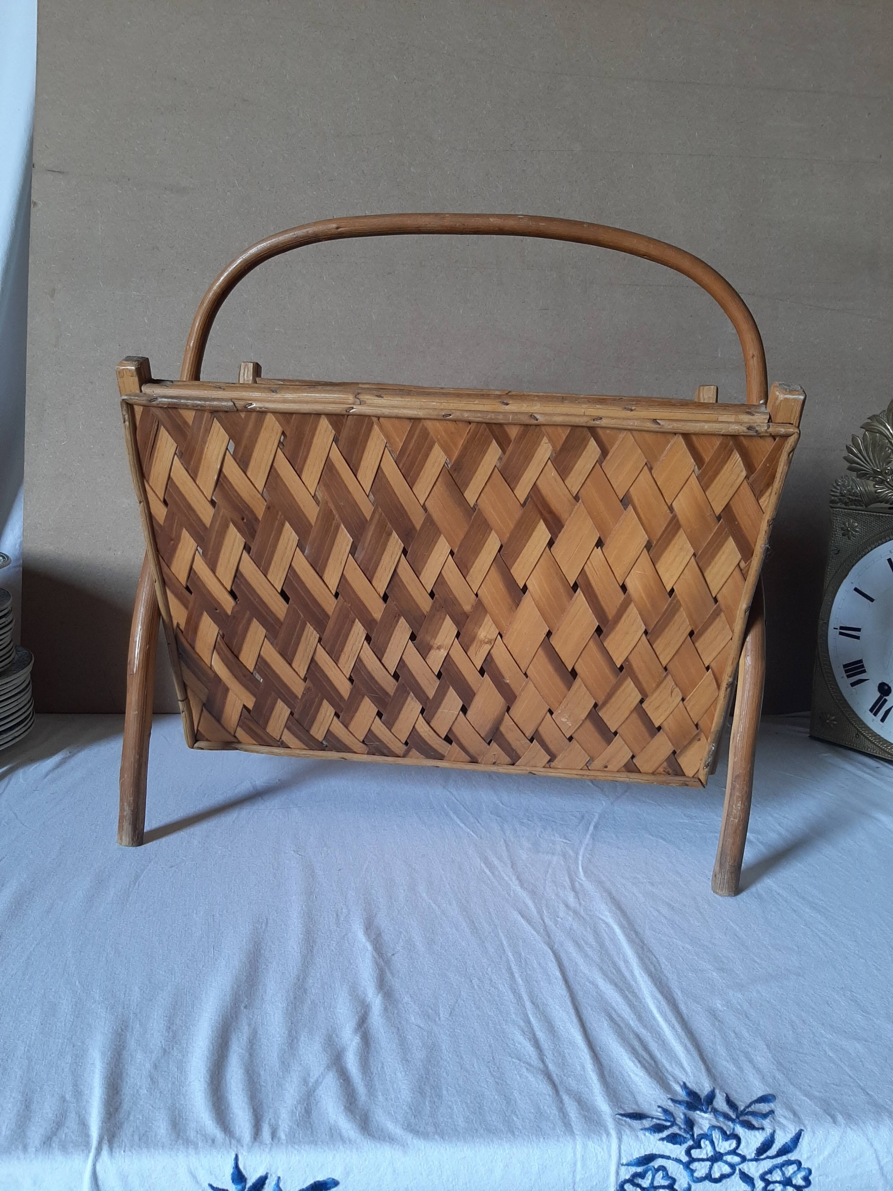 Porte revue vintage en chataignier
