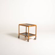 Chariot de service scandinave avec plateau amovible