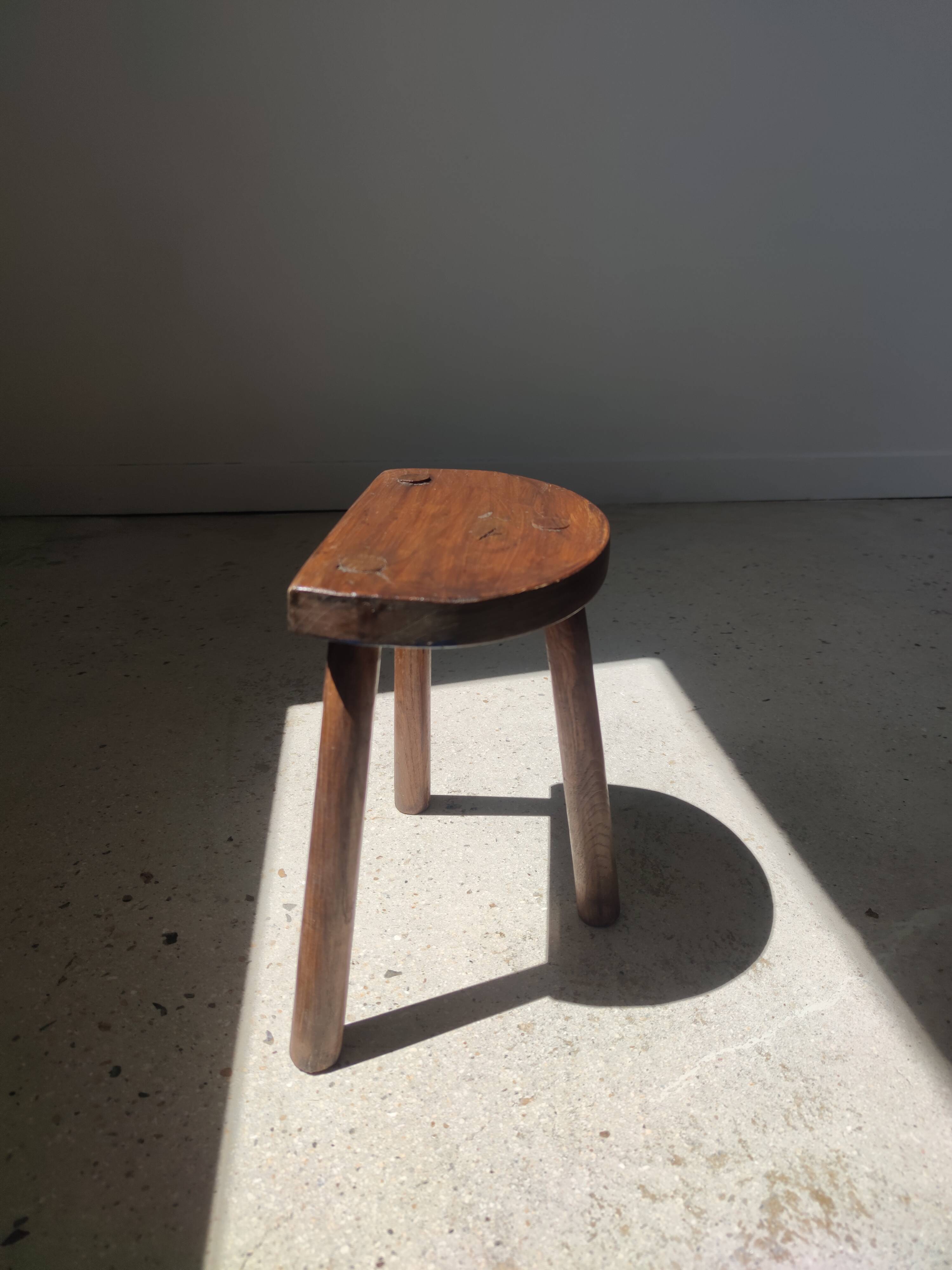 Stool in solid wood tripod seat half-moon