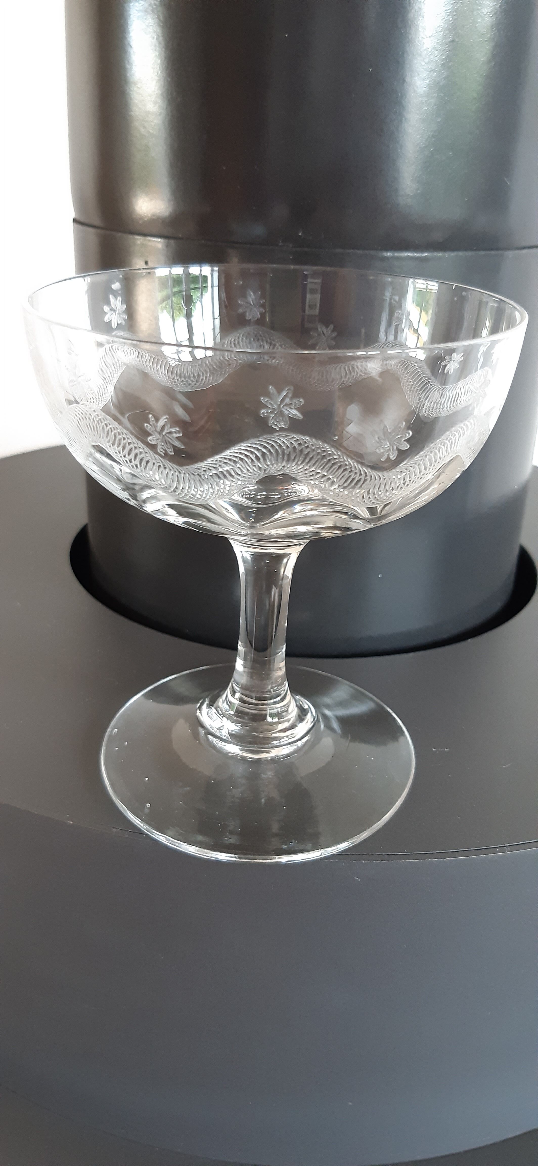 Set of 9 champagne glasses in crystal engraved XIXth