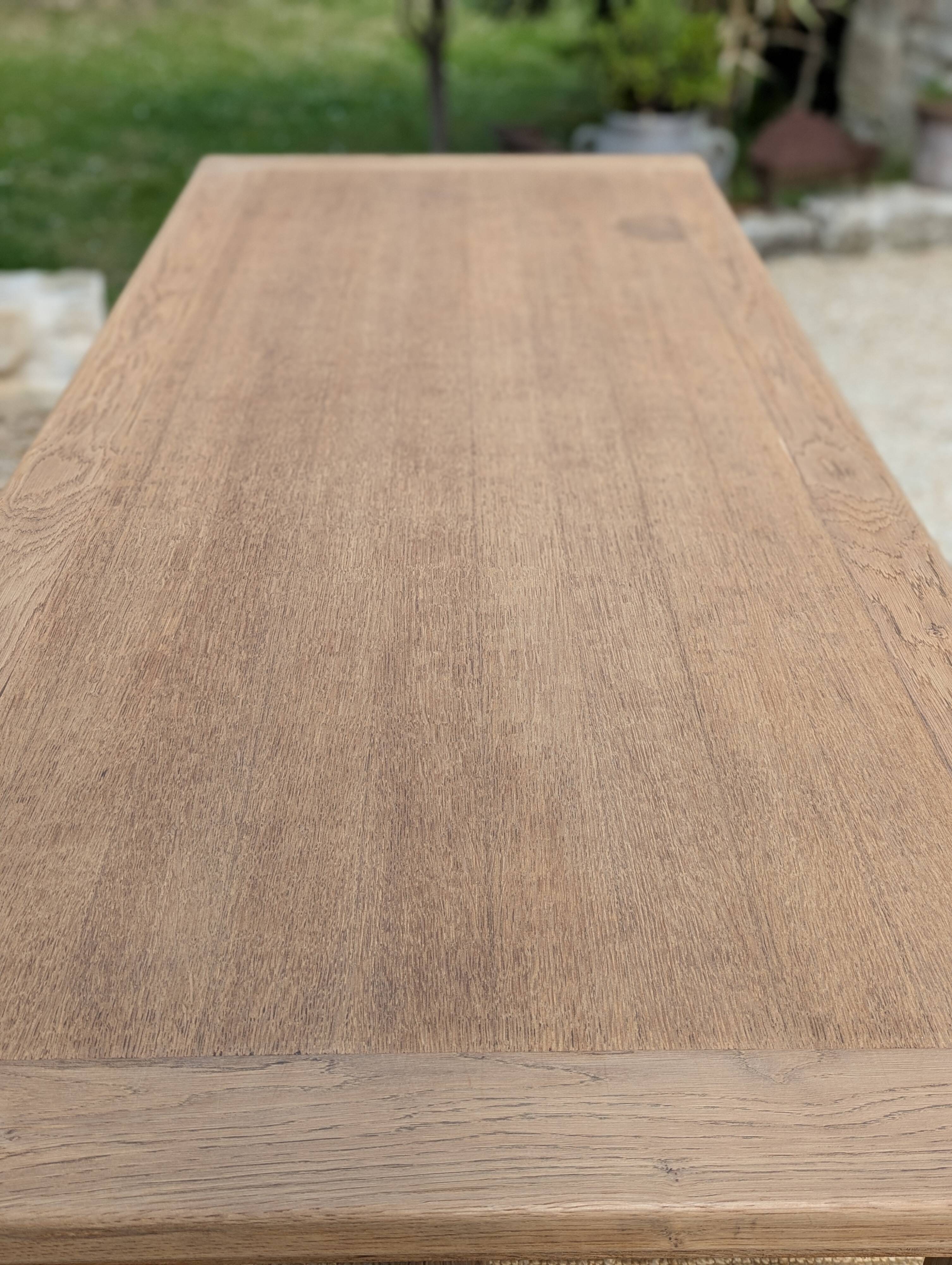 Farm table