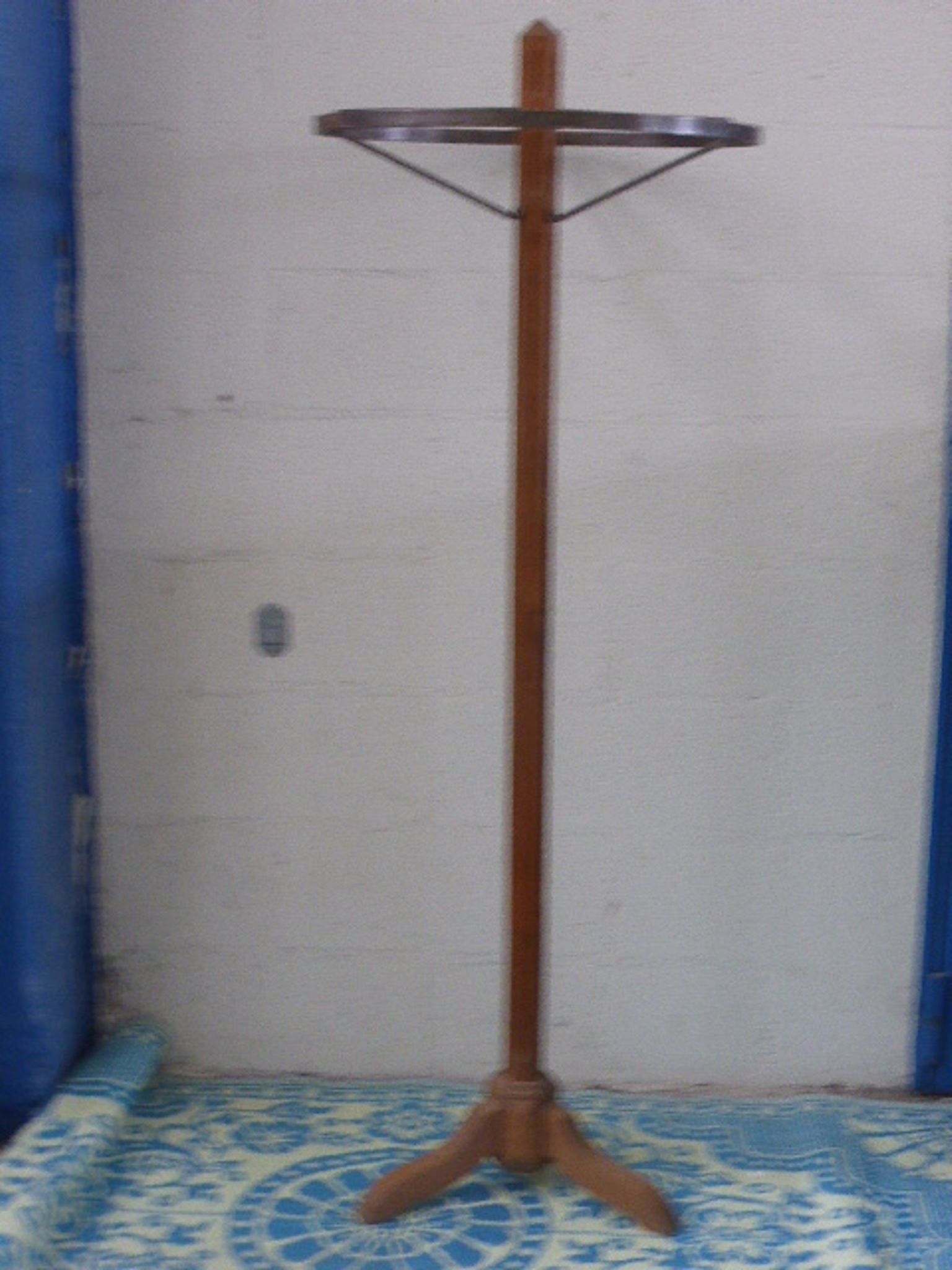 Coat rack in wood and metal