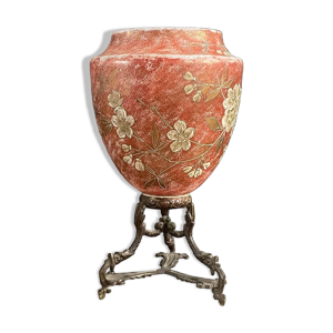 Vase monté sur pied