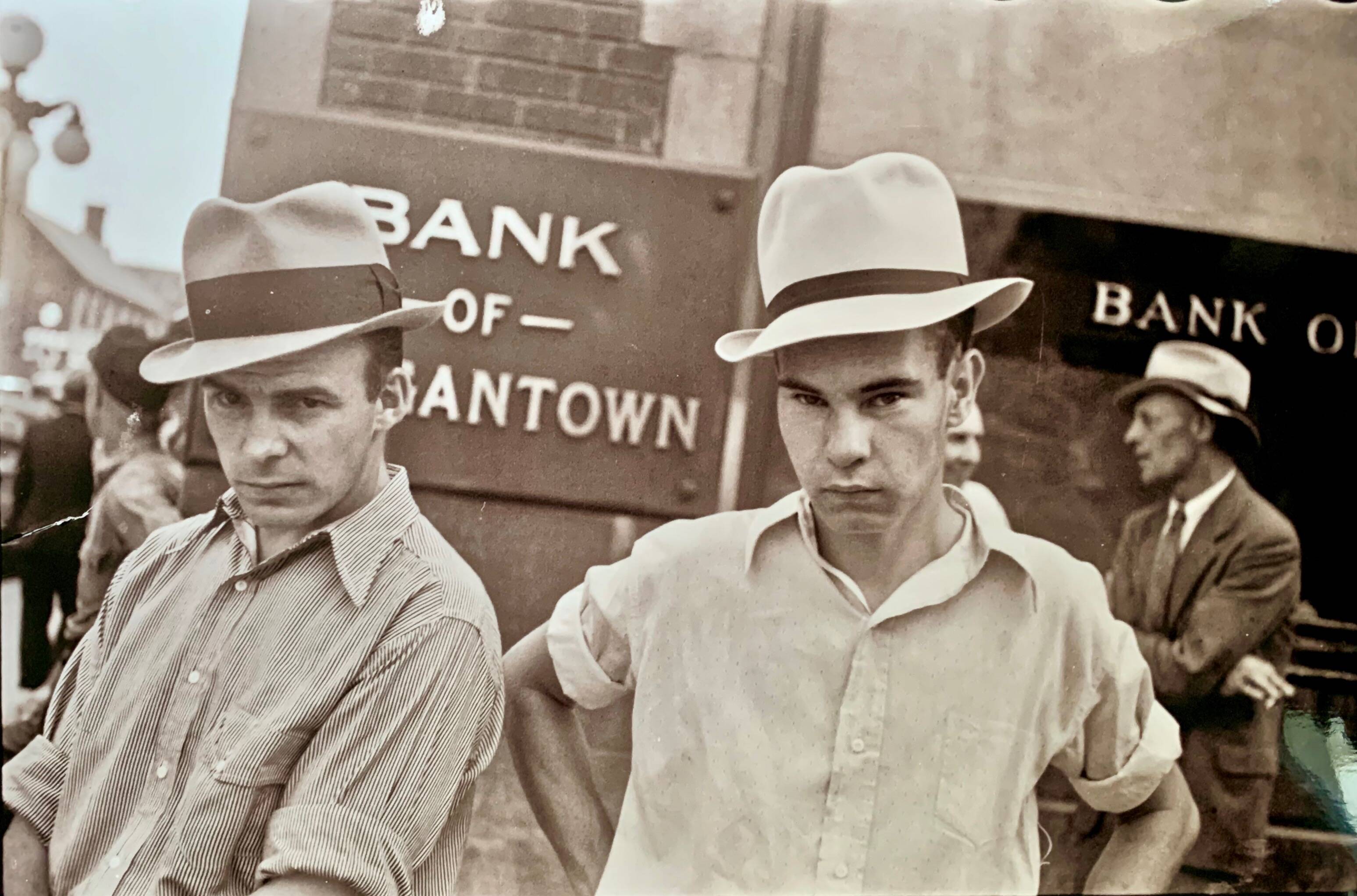 Walker Evans (1938) – Main Street, Morgantown (West Virginia)