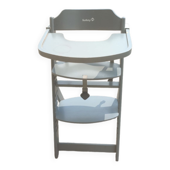 Scalable grey wooden high chair