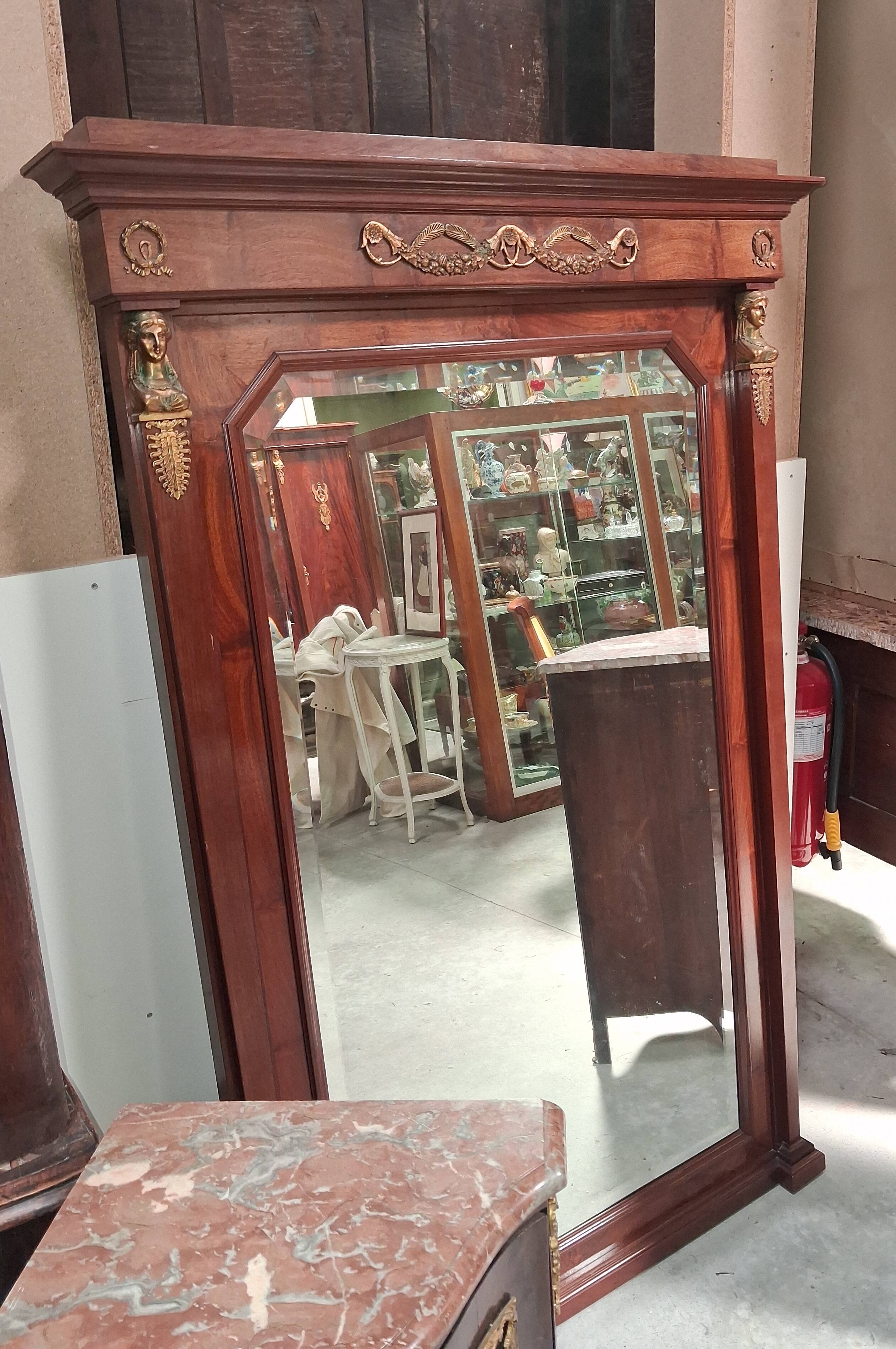 Large Empire-style mahogany mirror – Mercury-gilded bronzes –