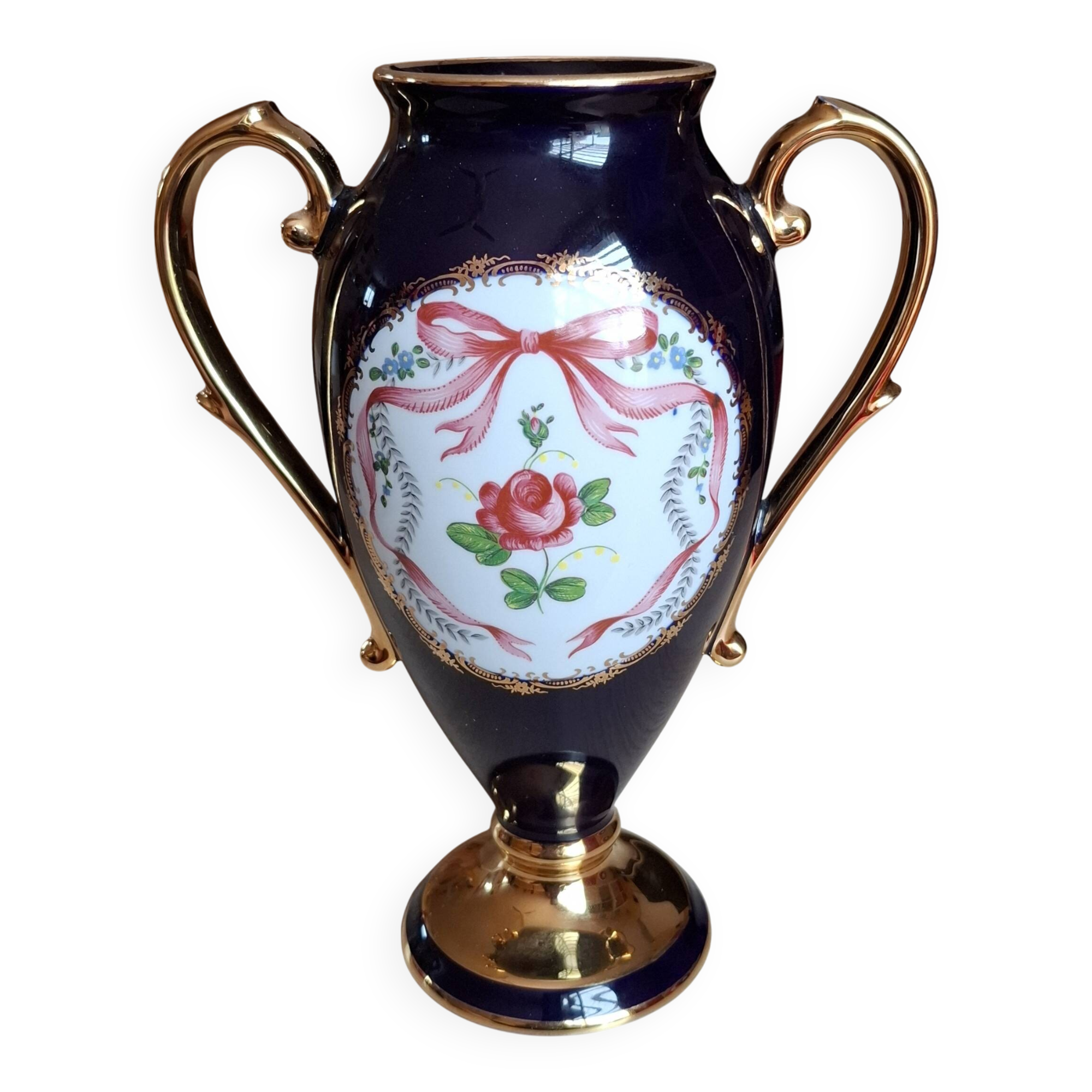 Vase en porcelaine de Limoges bleu de four et dorure 22K