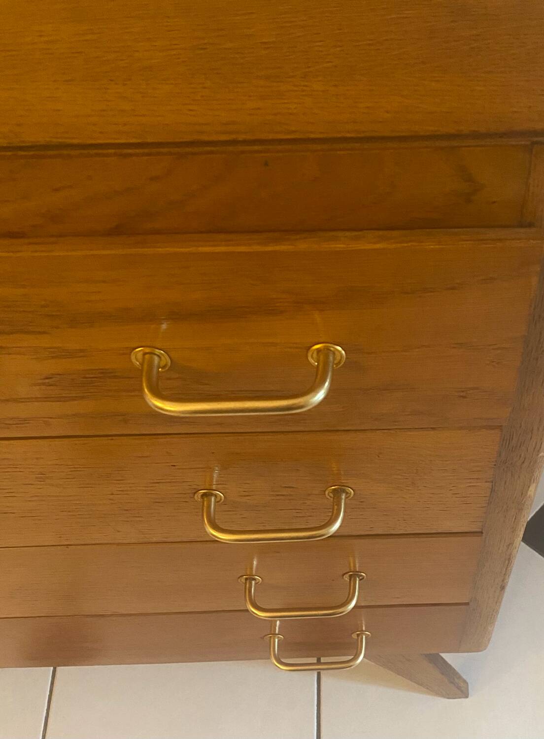 Commode vintage pieds compas
