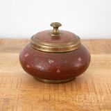 Boîte à souvenirs ronde en laiton indien vintage, boîte à souvenirs avec couvercle, rouge métallisé